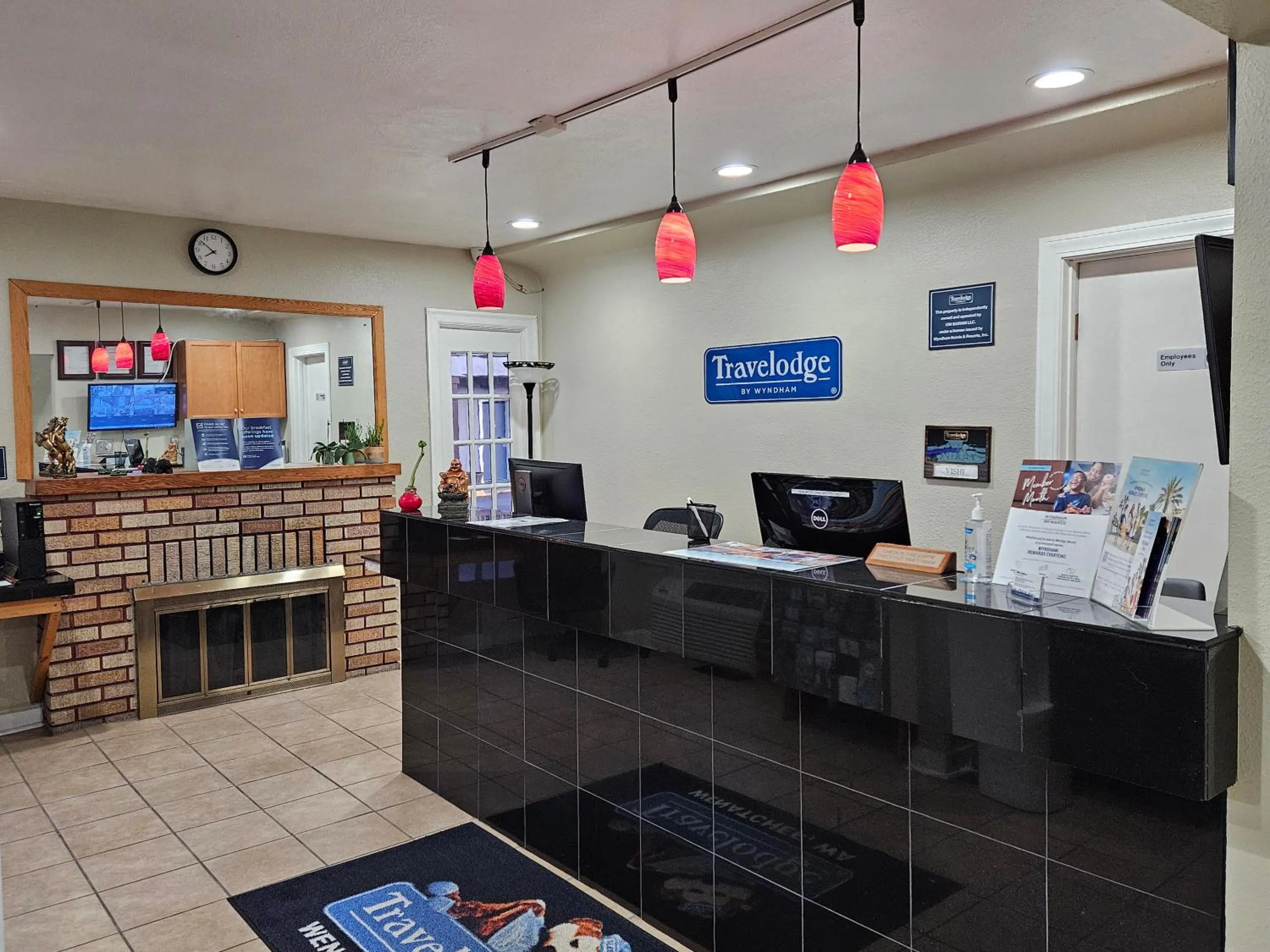 Lobby or reception in Travelodge by Wyndham Wenatchee