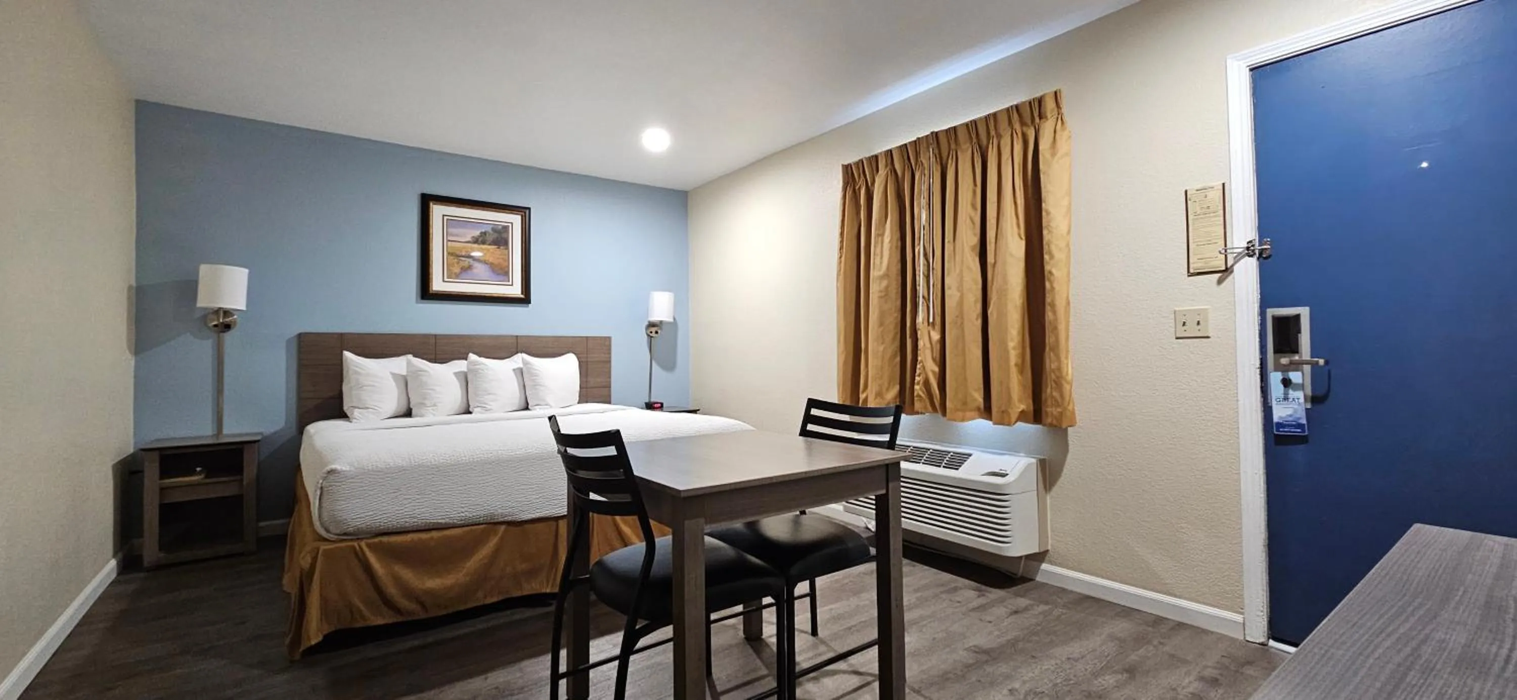 Bed in Travelodge by Wyndham Wenatchee