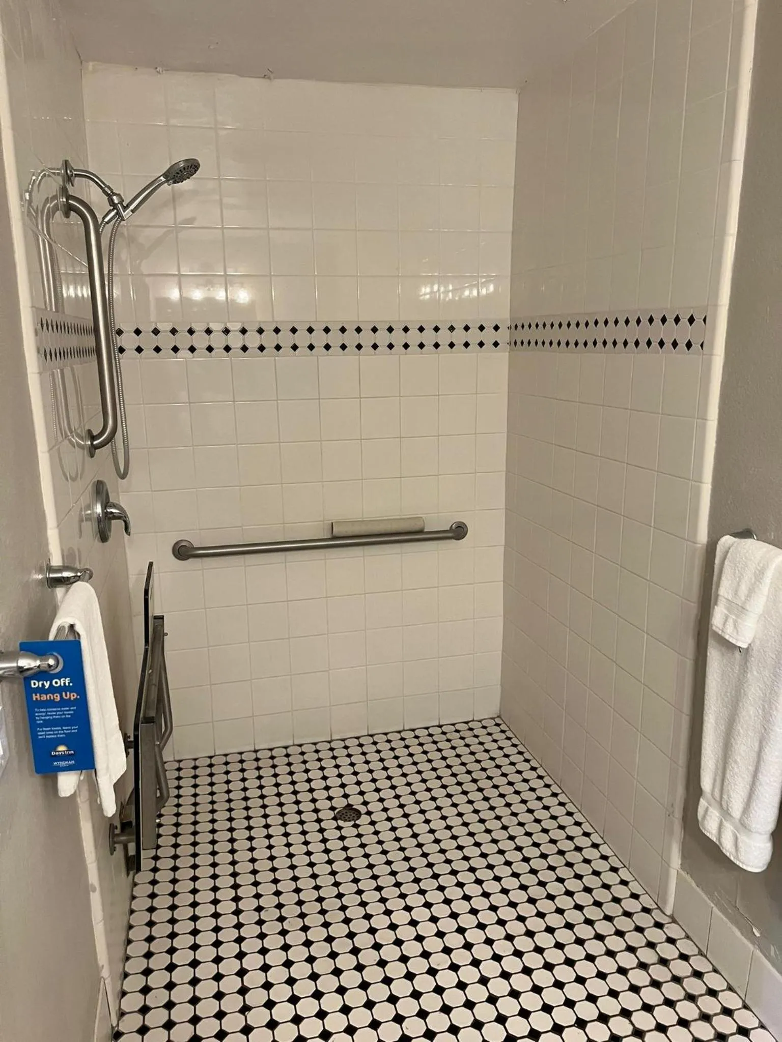 Bath in Days Inn by Wyndham El Centro