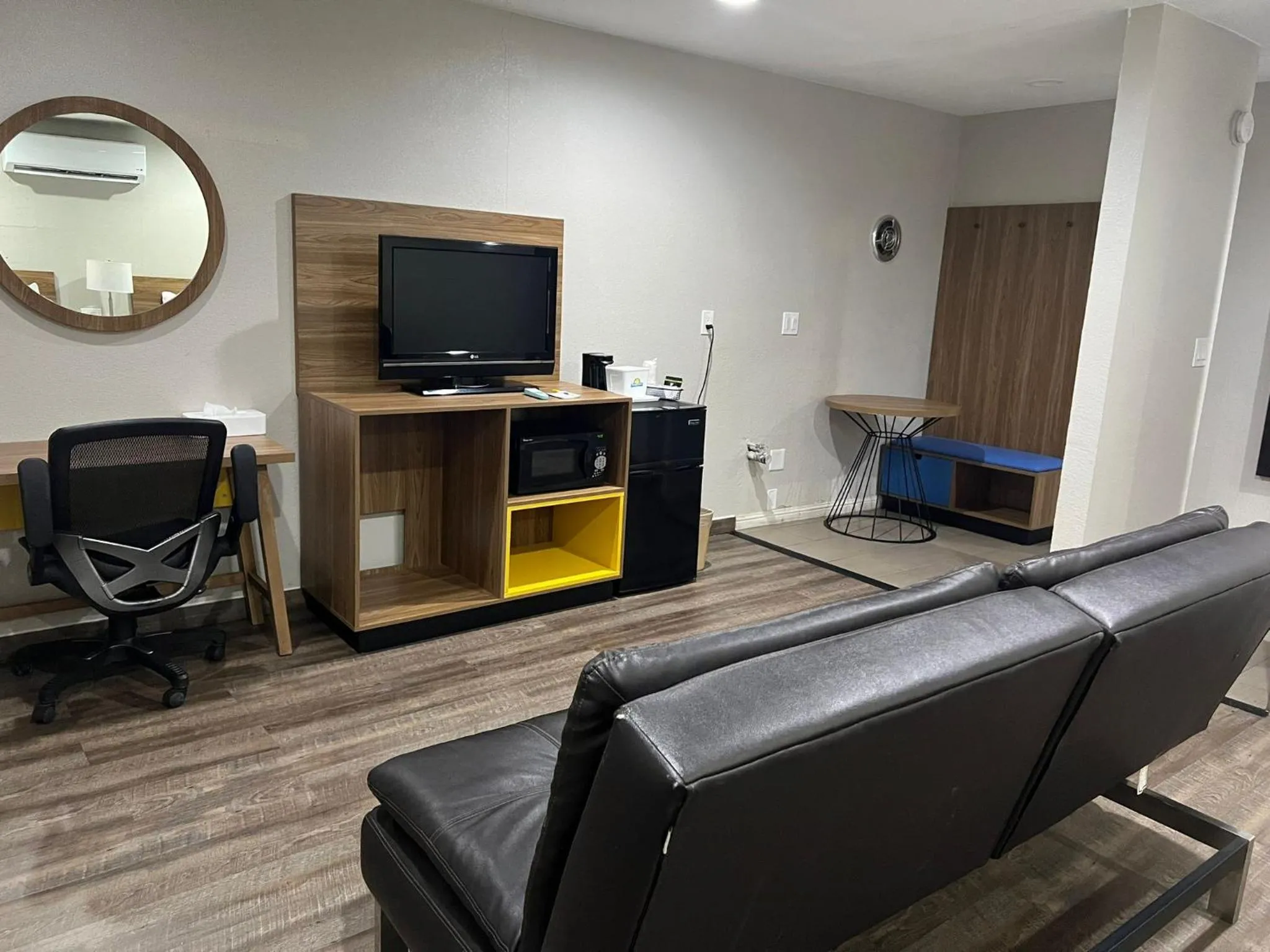 Living room in Days Inn by Wyndham El Centro