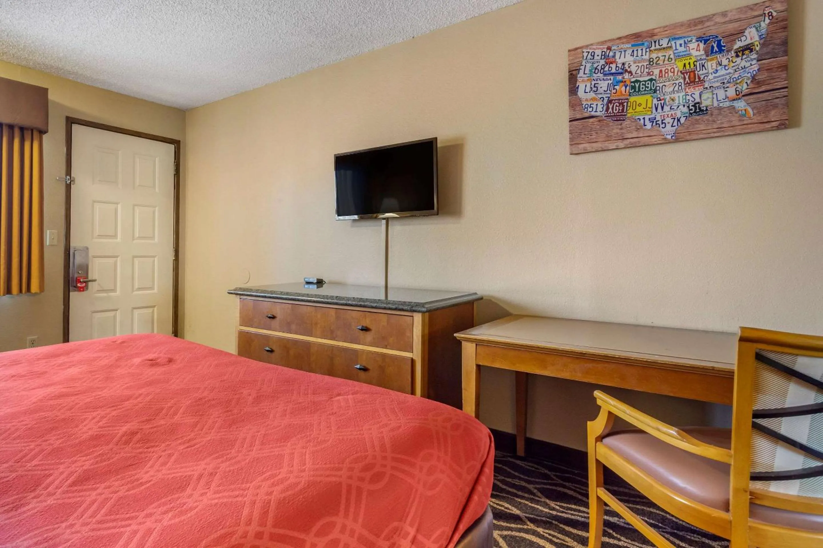 Photo of the whole room, Bed in Econo Lodge Ellensburg Near University