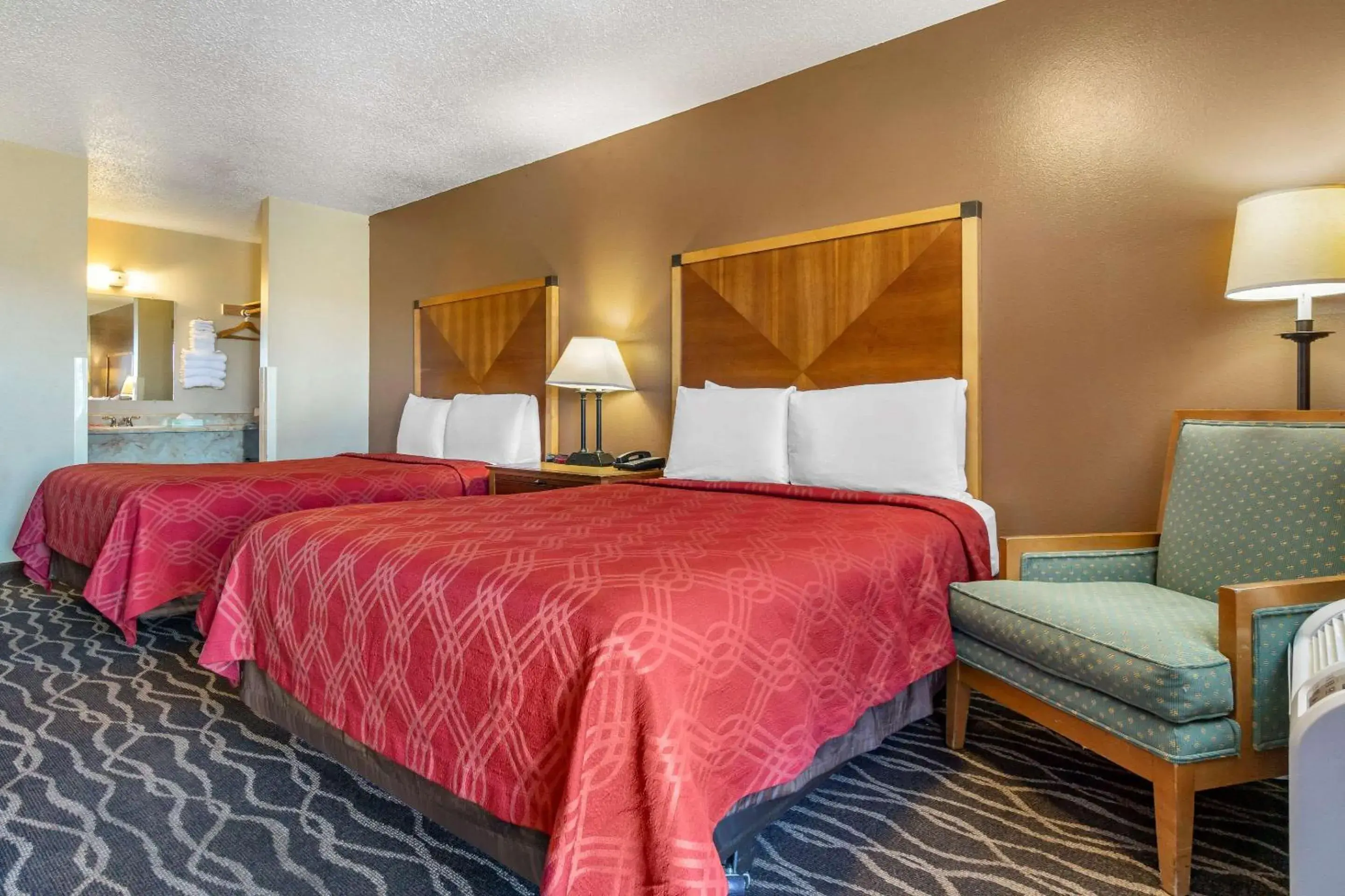 Deluxe Double Room with Two Double Beds - Non-Smoking in Econo Lodge Ellensburg Near University Deluxe Double Room with Two Double Beds - Non-Smoking in Econo Lodge Ellensburg Near University
