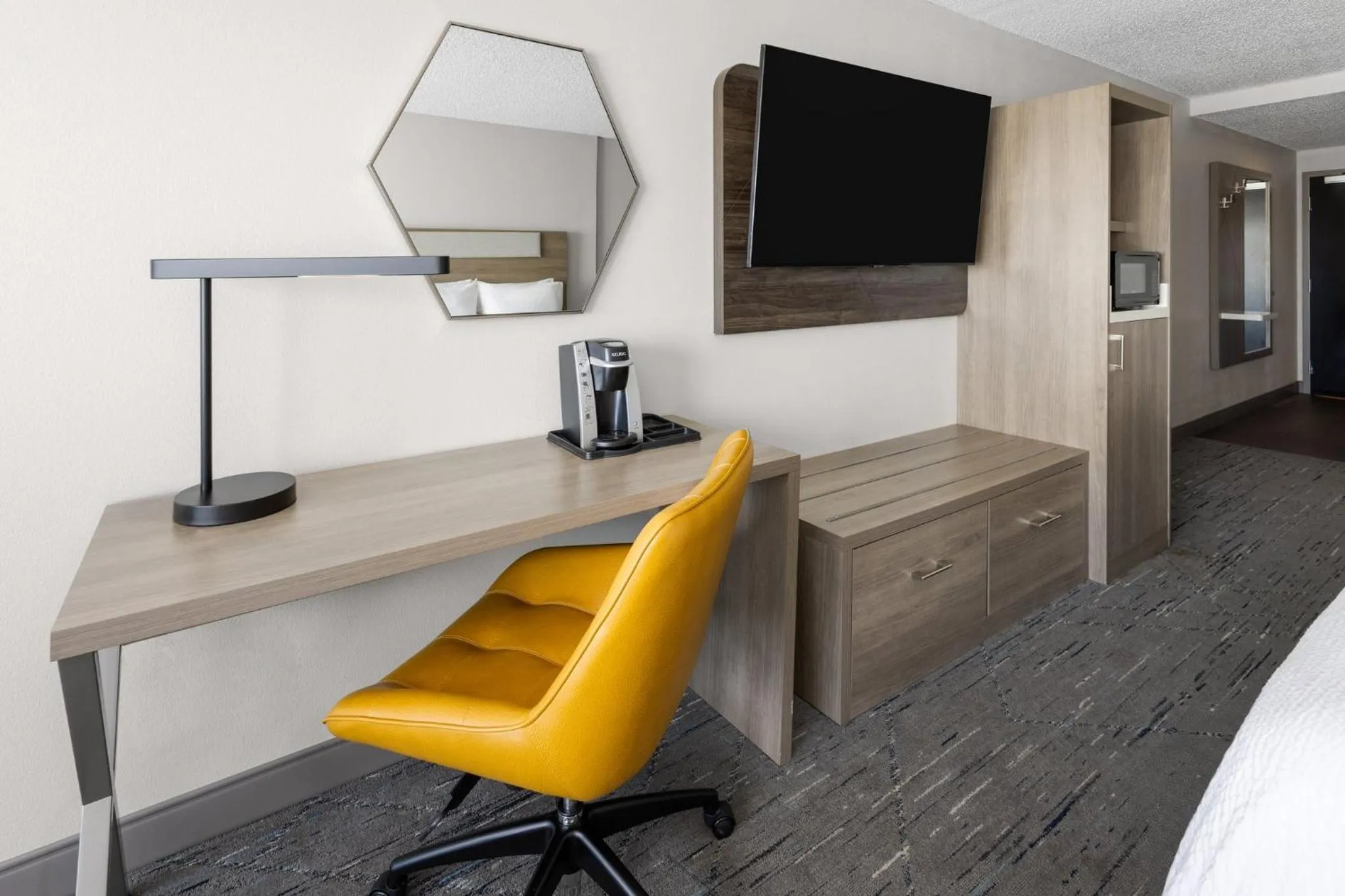 Photo of the whole room, Bed in Holiday Inn Express and Suites Newberry by IHG