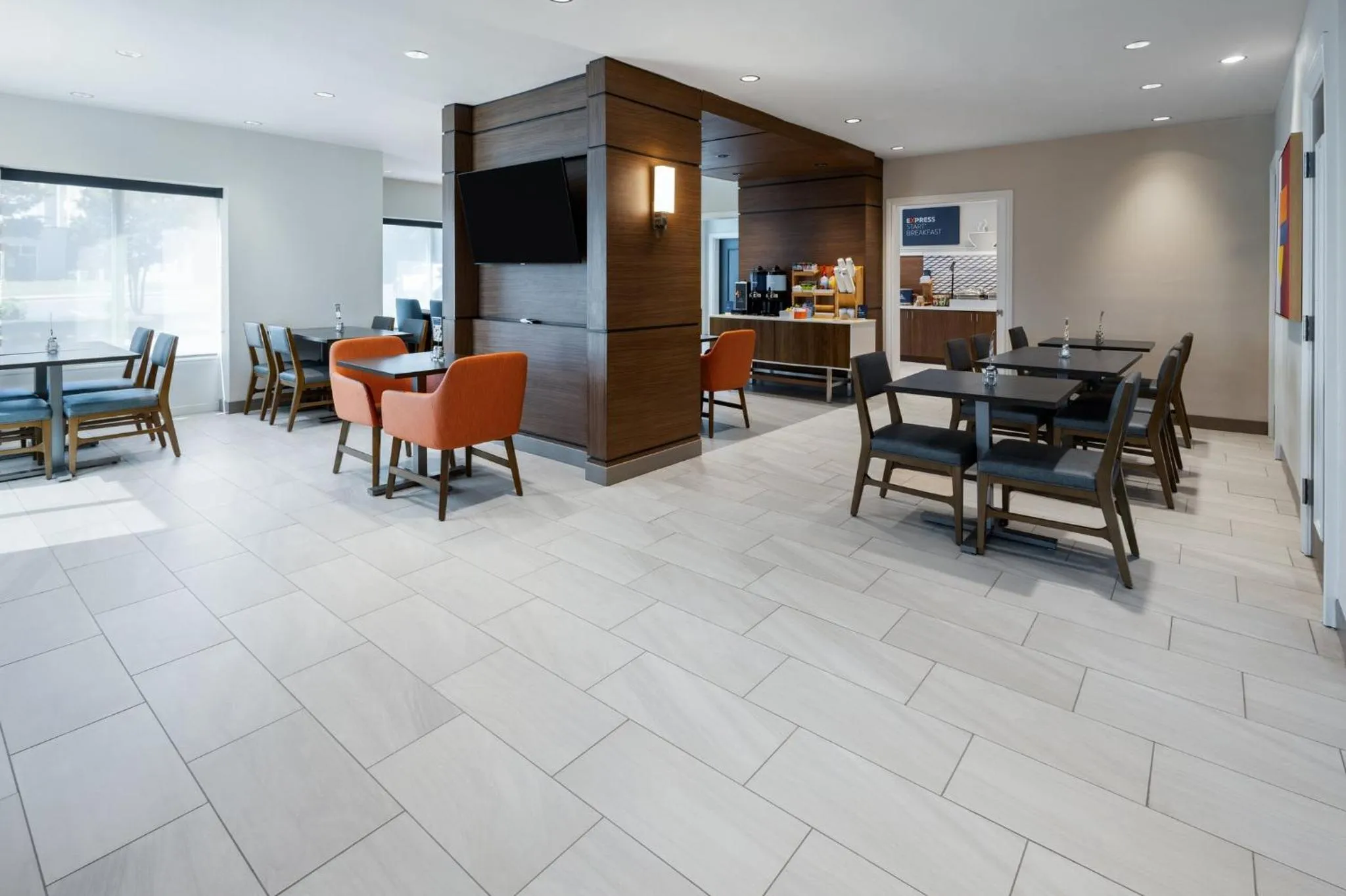 Breakfast in Holiday Inn Express and Suites Newberry by IHG