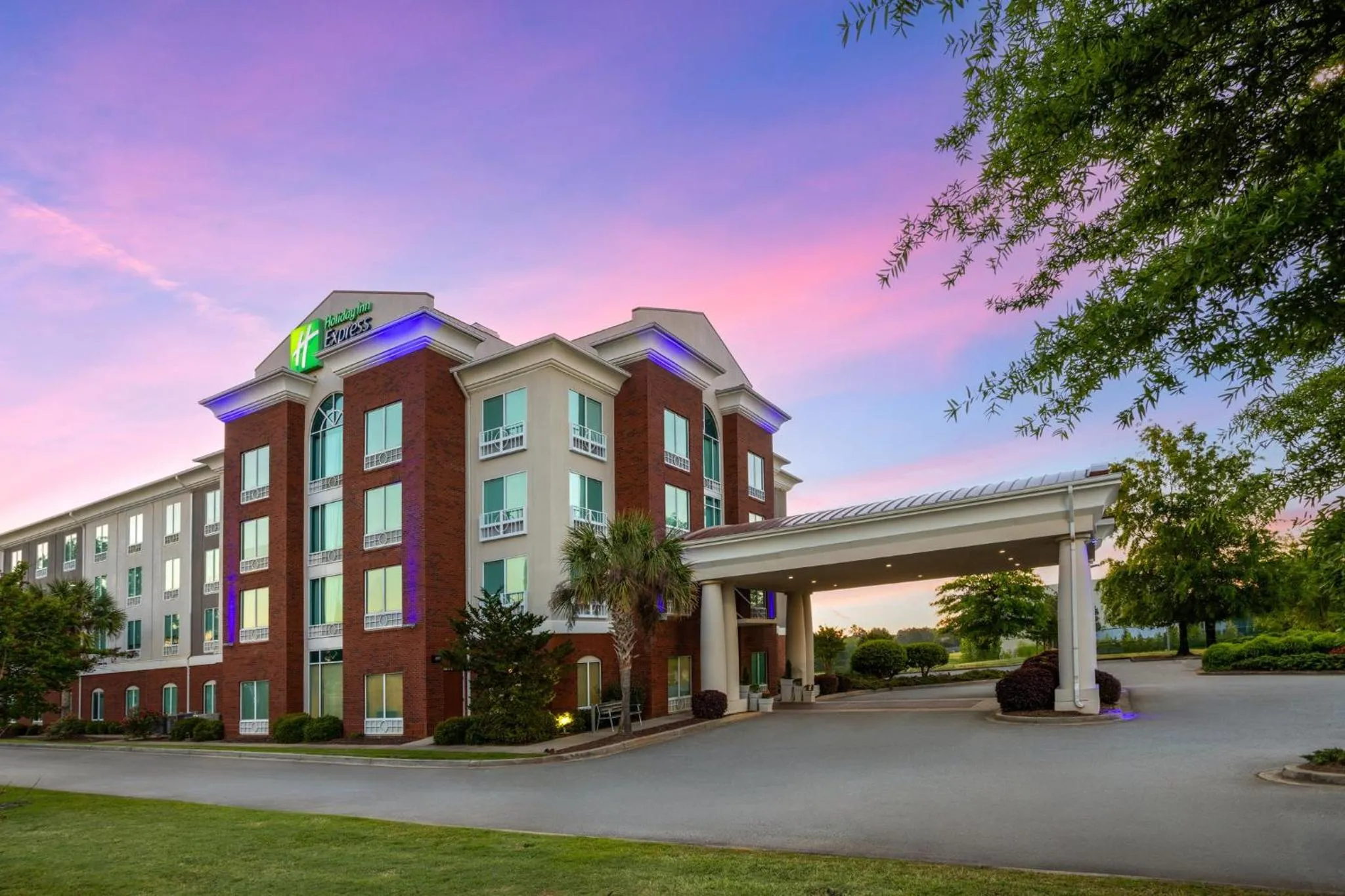 Property building in Holiday Inn Express and Suites Newberry by IHG