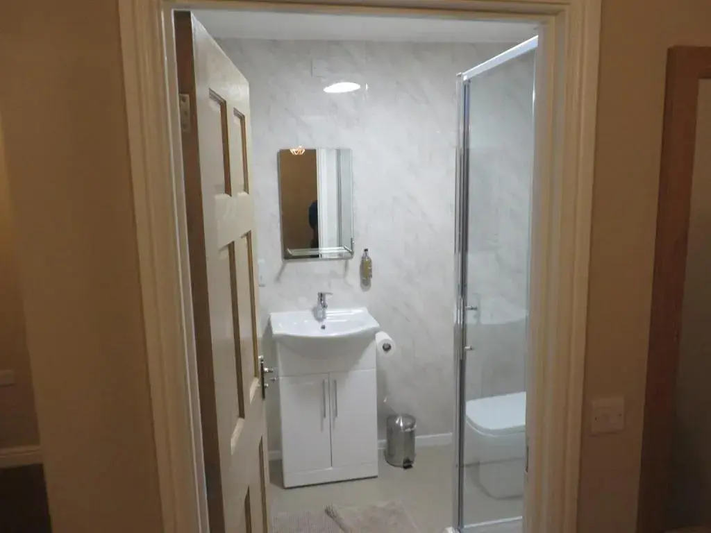 Double Room with Private Bathroom in The Kings Head Double Room with Private Bathroom in The Kings Head