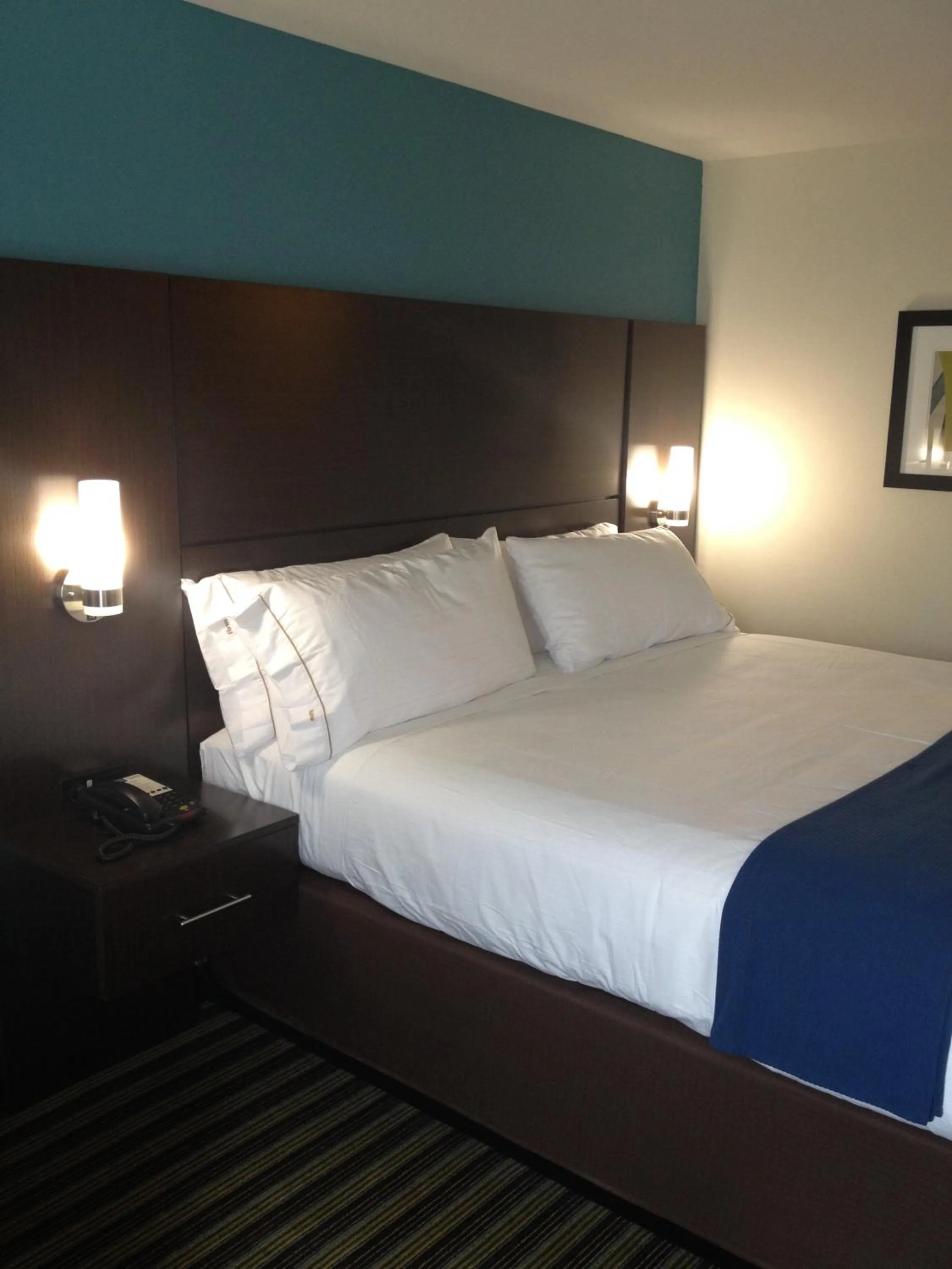 Photo of the whole room, Bed in Holiday Inn Express Montgomery East I-85 by IHG