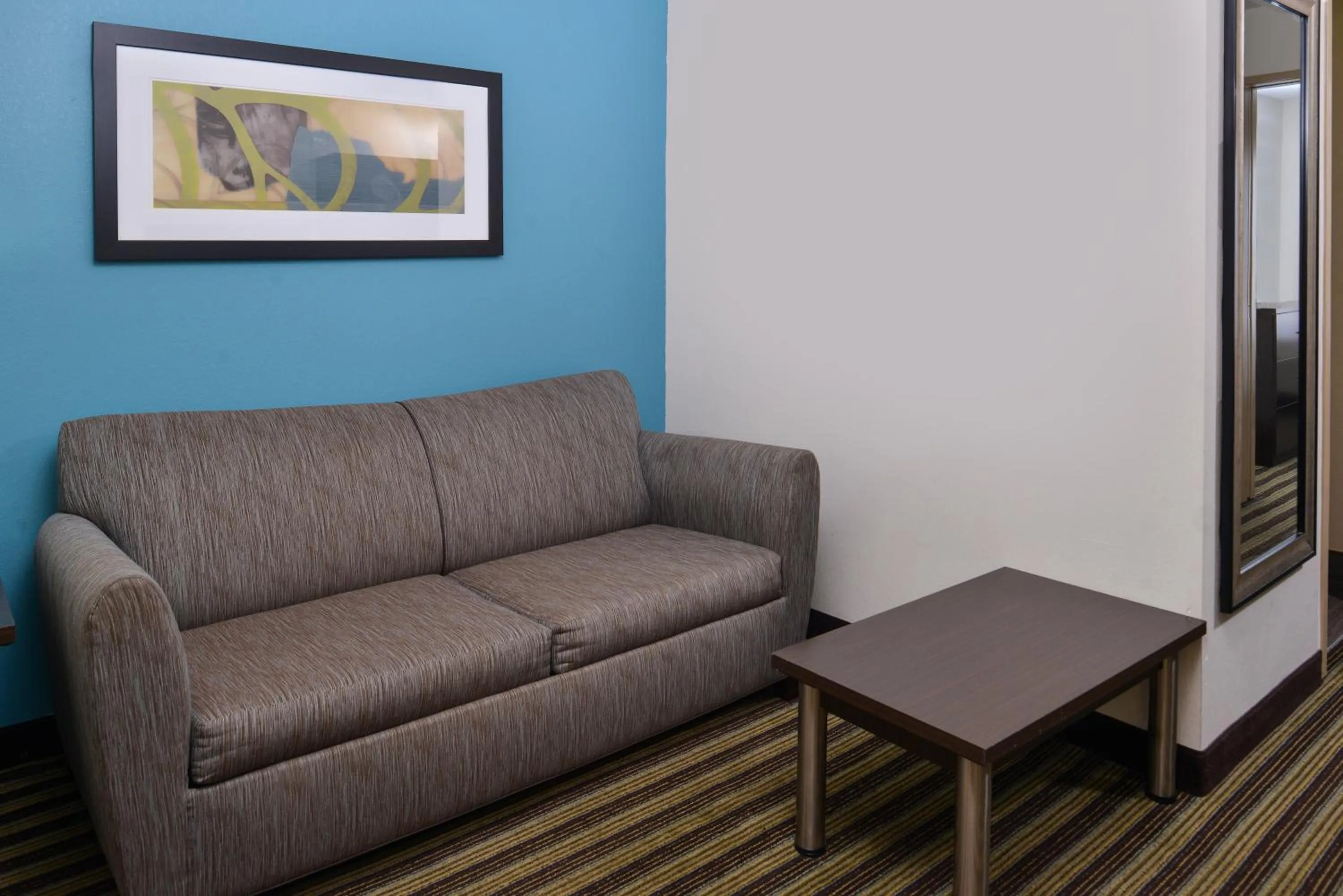 King Suite in Holiday Inn Express Montgomery East I-85, an IHG Hotel