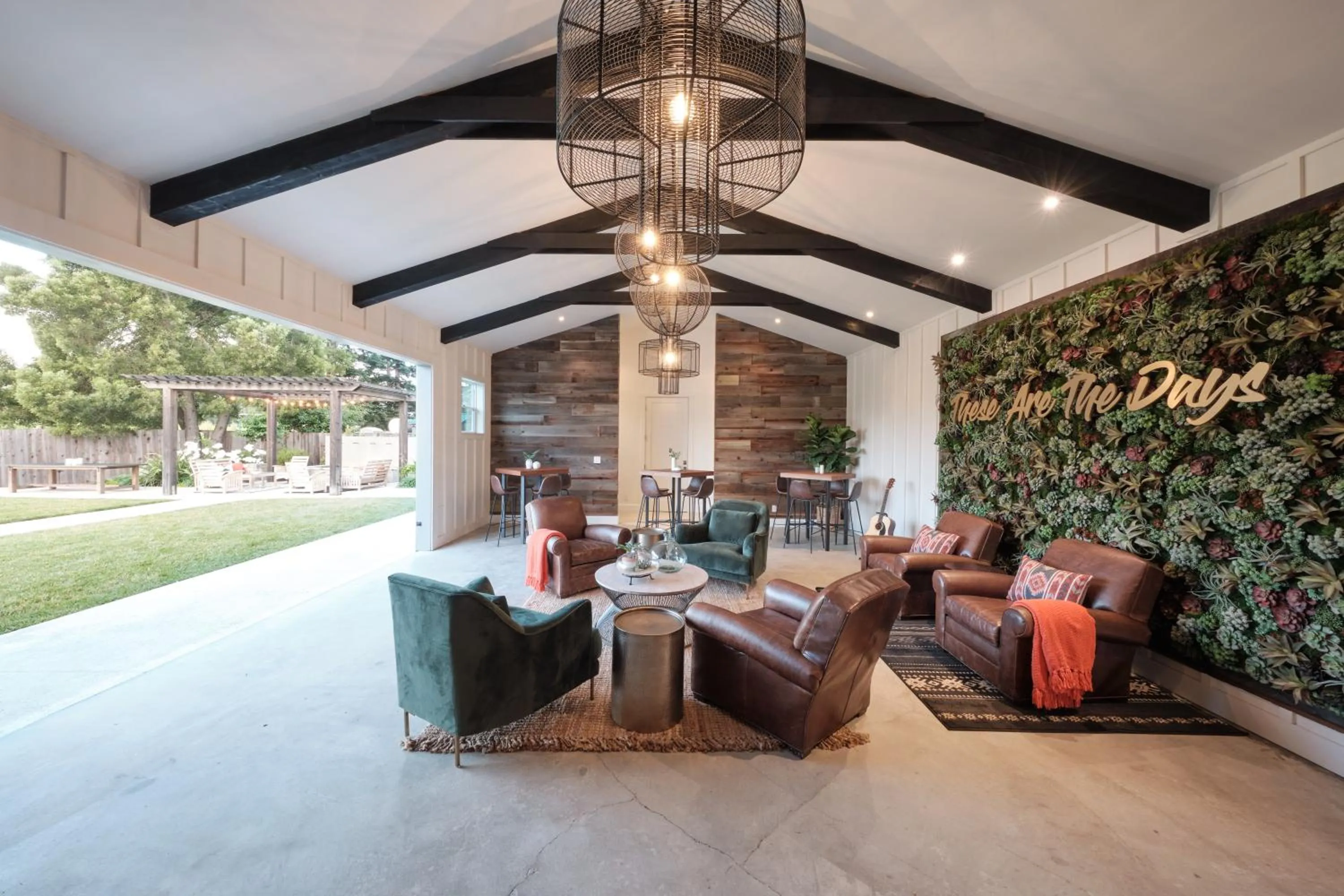 Lounge or bar in The Setting Inn Napa Valley