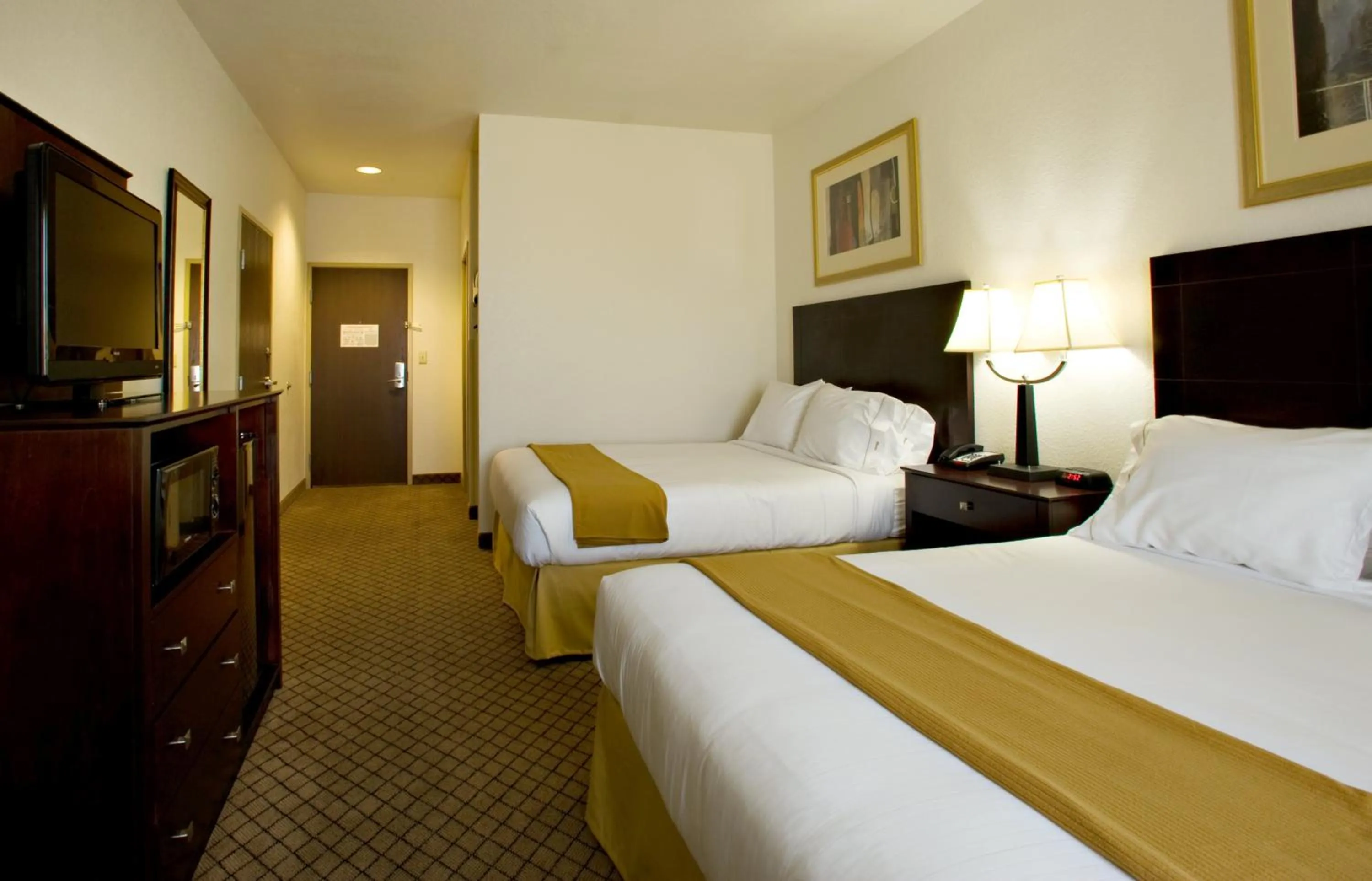 Photo of the whole room, Bed in Holiday Inn Express & Suites Childress by IHG