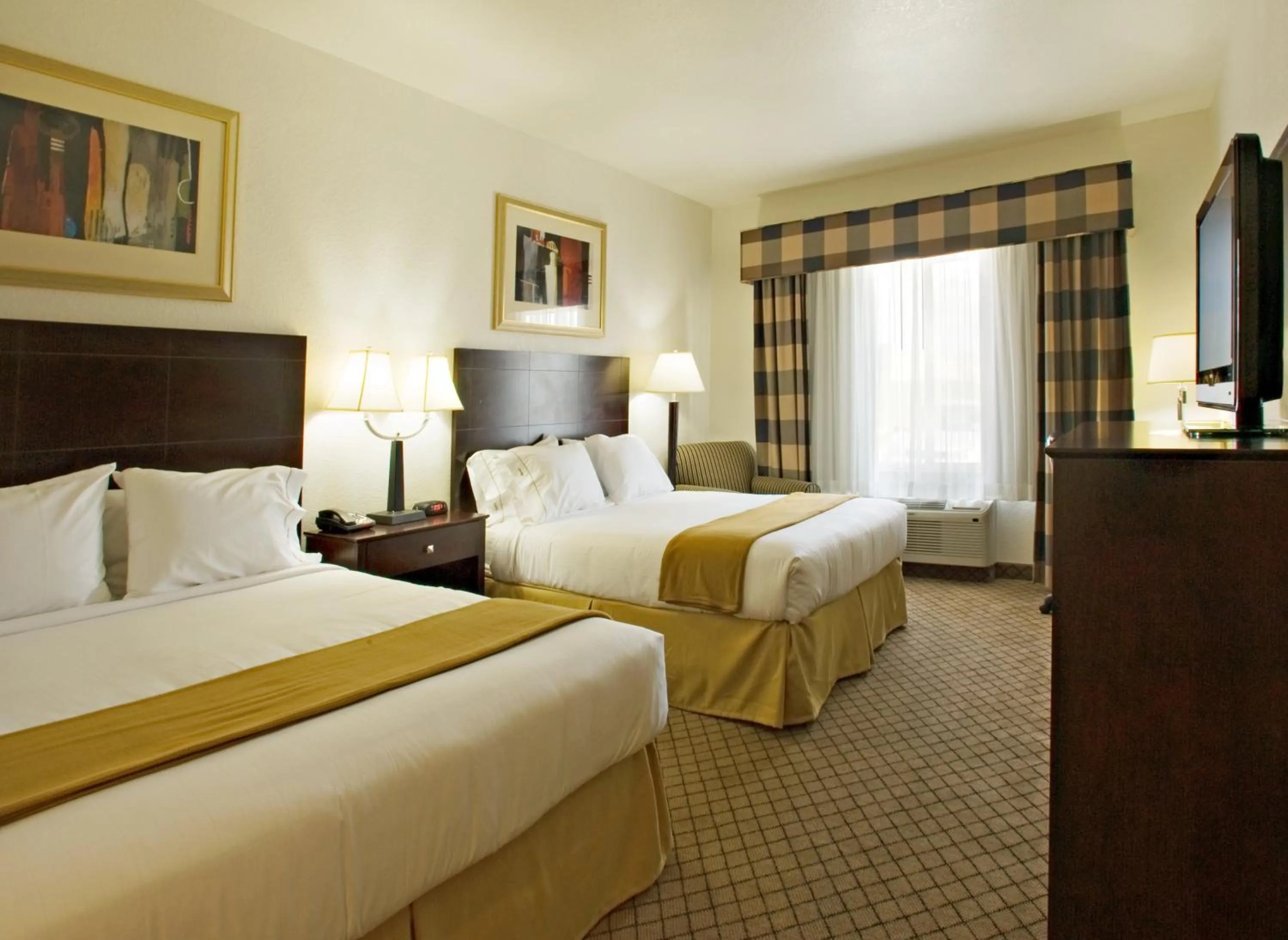 Photo of the whole room, Bed in Holiday Inn Express & Suites Childress by IHG