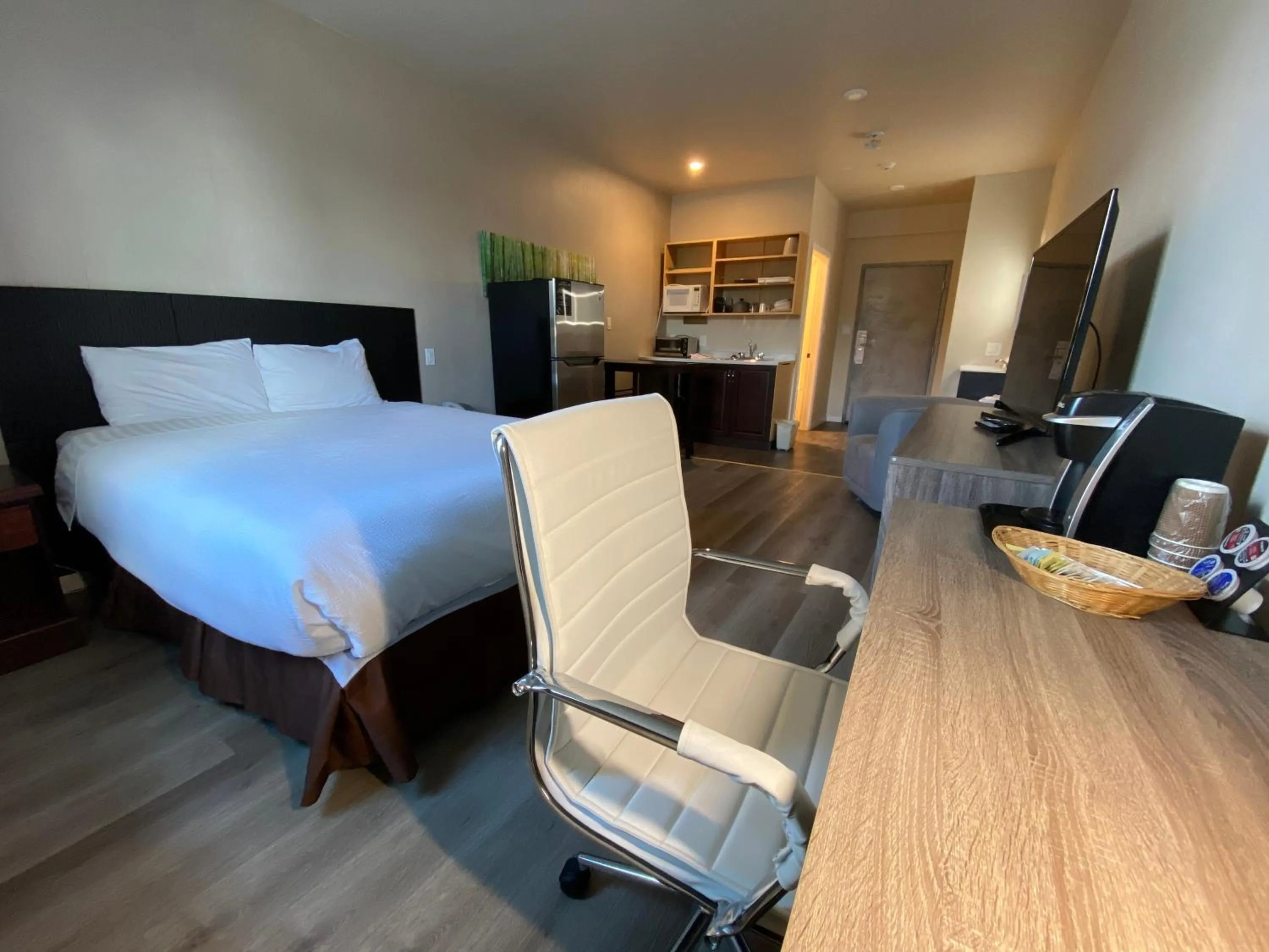 Kitchen or kitchenette, Bed in Chalet Continental Motel