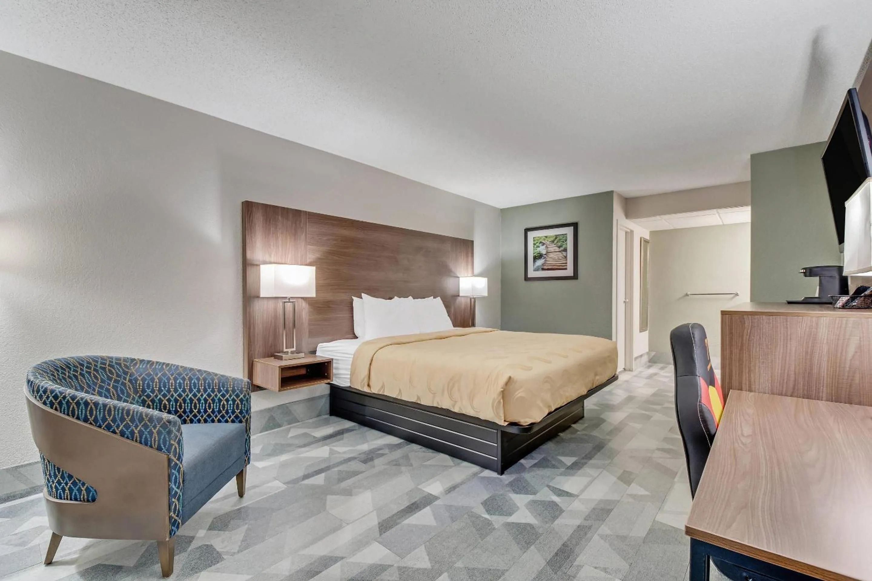 Bedroom, Bed in Quality Inn Dalton East