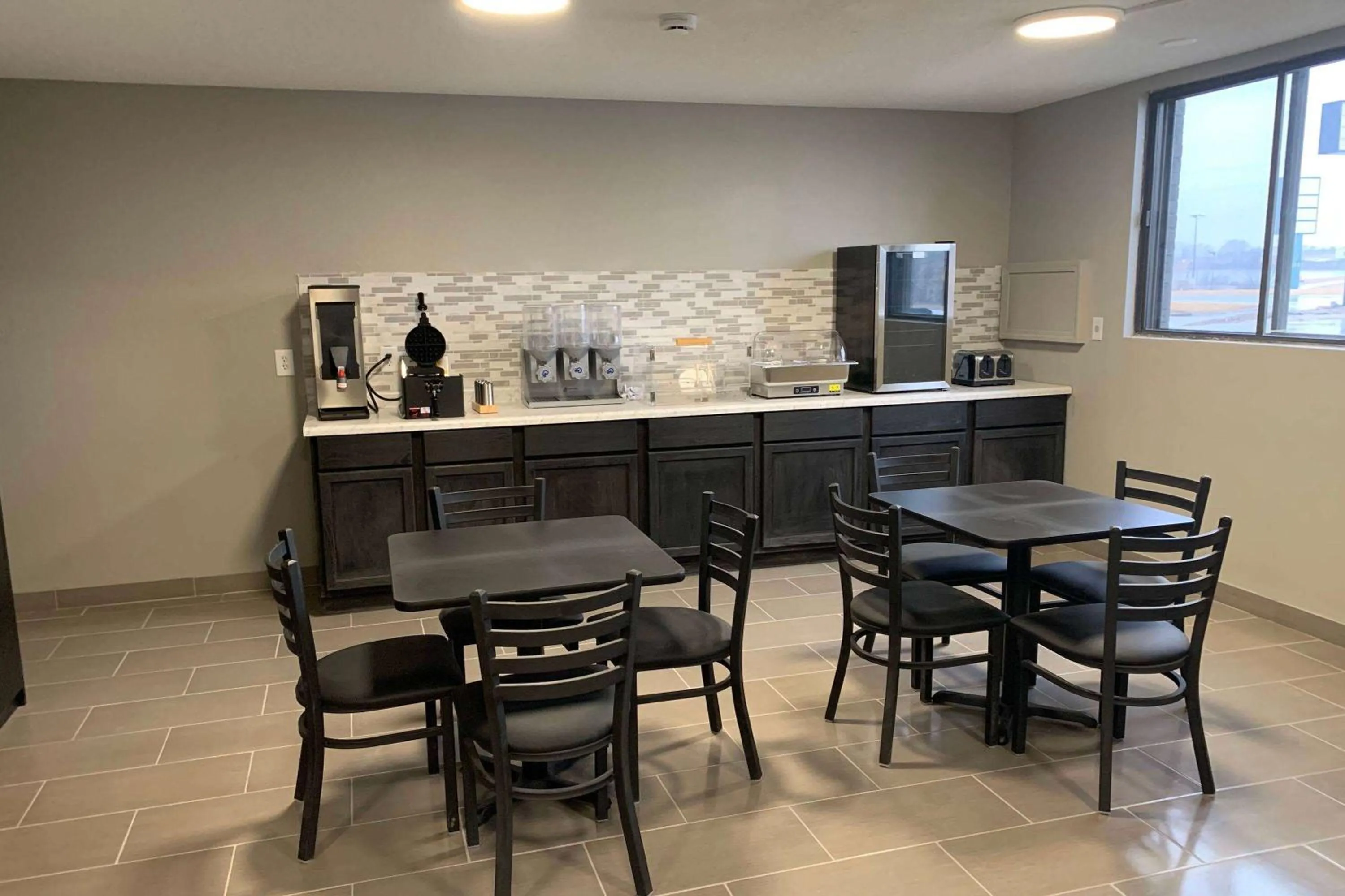 Breakfast in Super 8 by Wyndham Kirksville-University Area