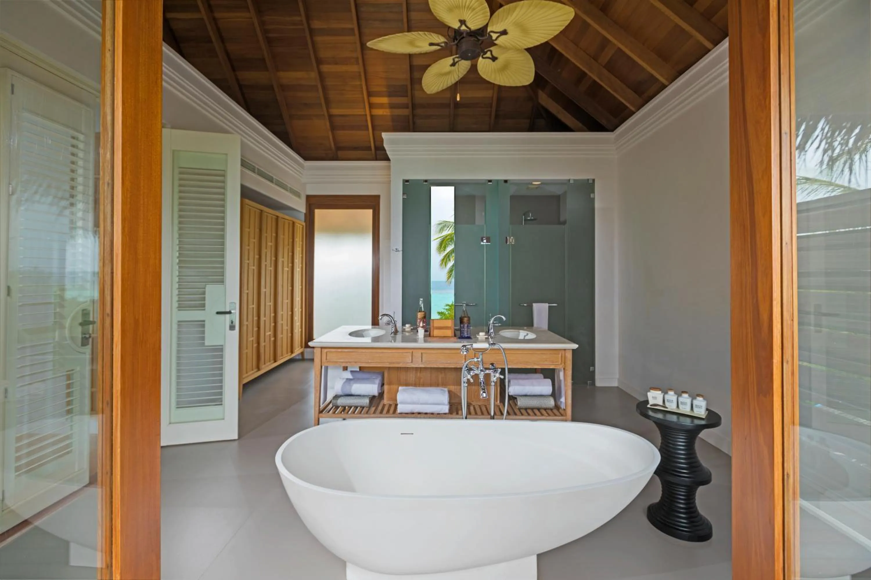 Bathroom in Dusit Thani Maldives - Mudhdhoo Island, Baa Atoll