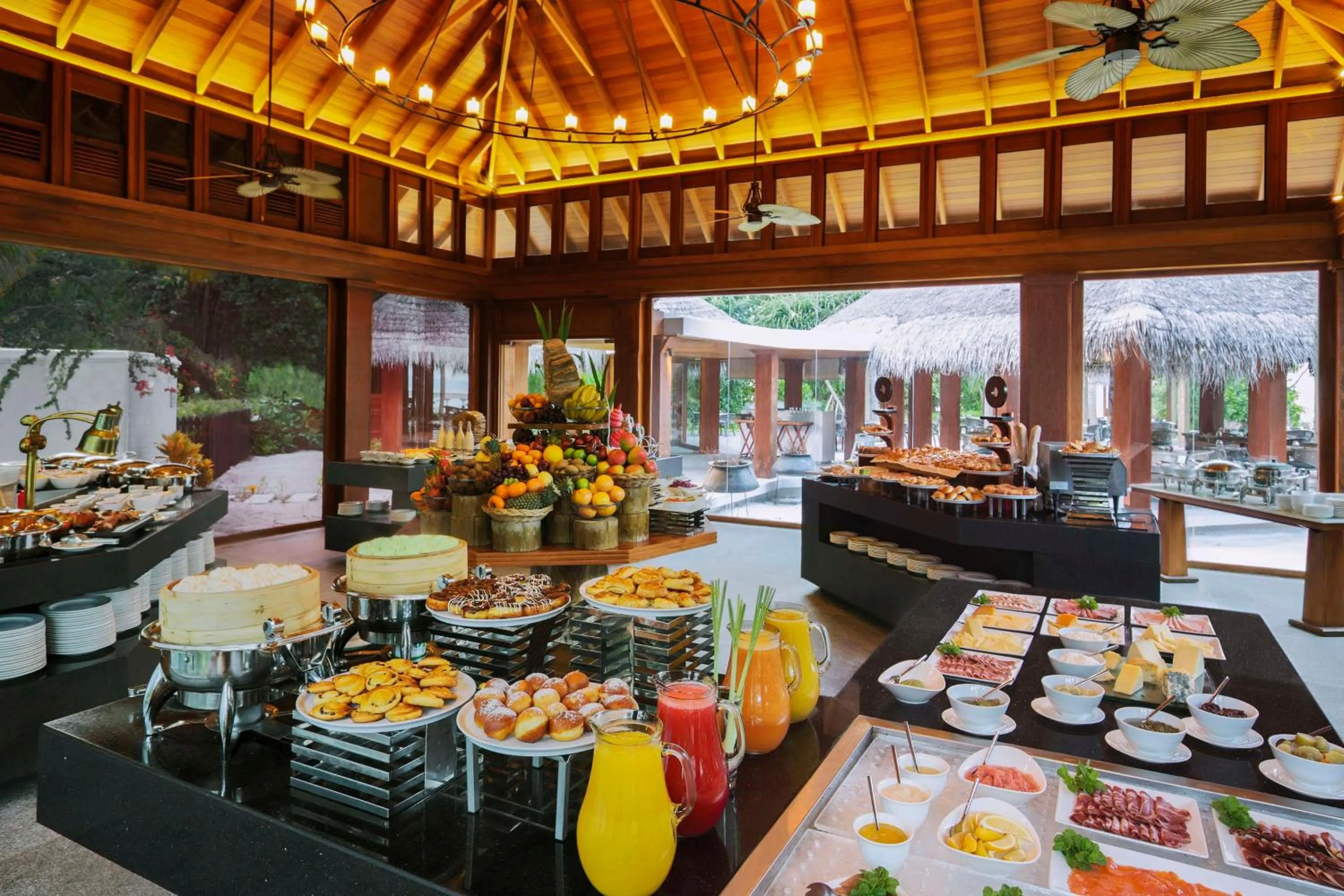 Restaurant/places to eat in Dusit Thani Maldives - Mudhdhoo Island, Baa Atoll