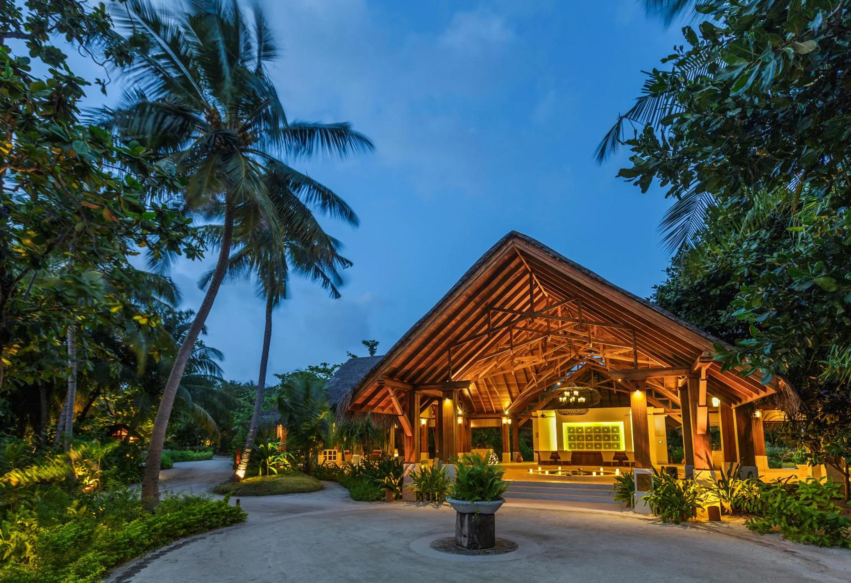 Lobby or reception in Dusit Thani Maldives - Mudhdhoo Island, Baa Atoll
