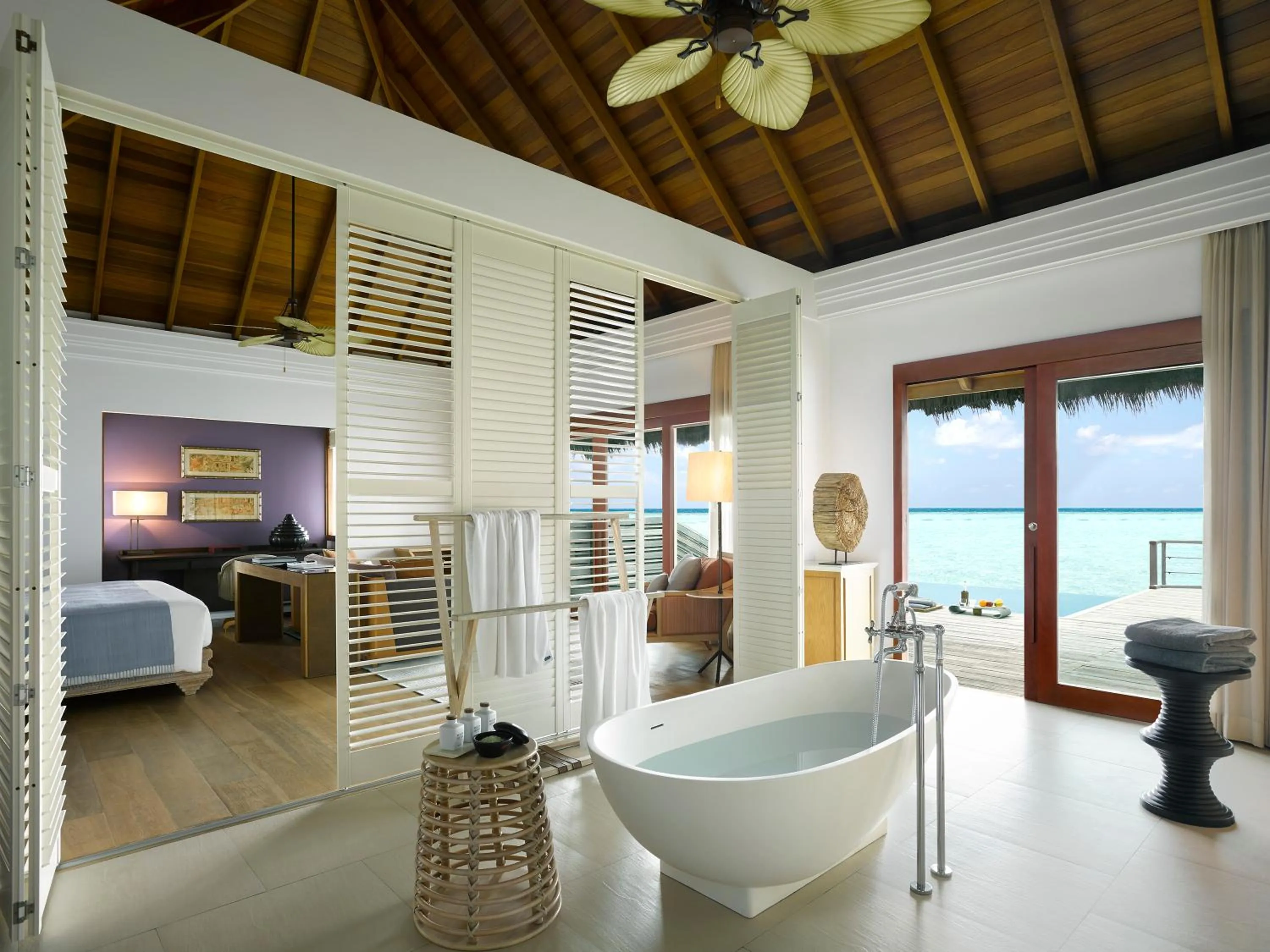 Bathroom, Bed in Dusit Thani Maldives - Mudhdhoo Island, Baa Atoll