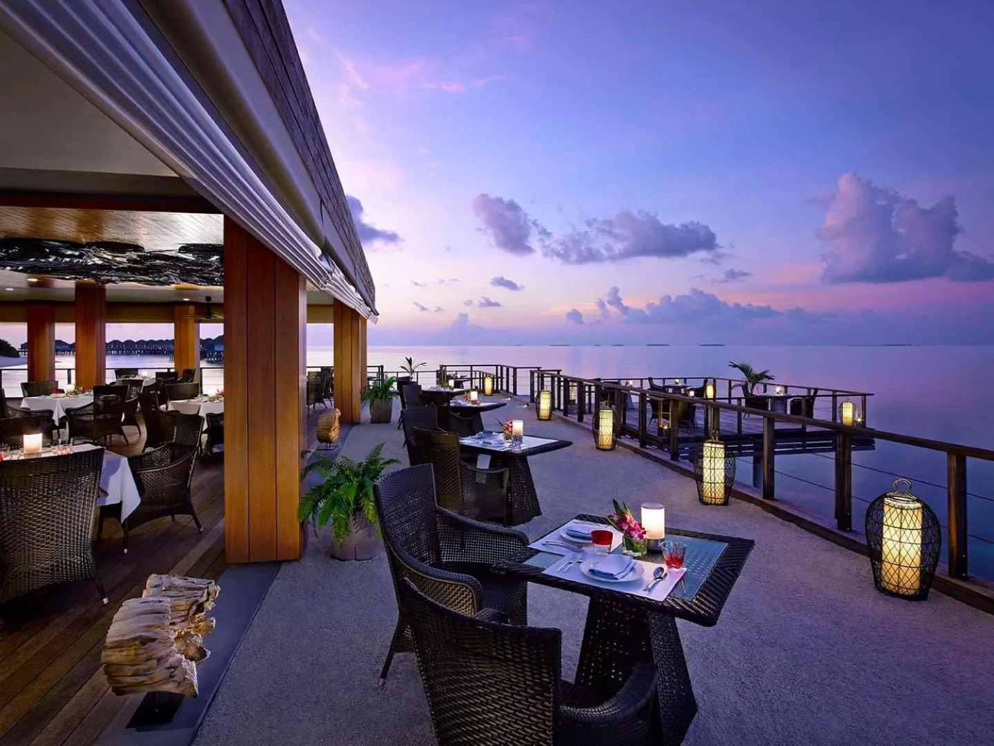Restaurant/places to eat in Dusit Thani Maldives - Mudhdhoo Island, Baa Atoll