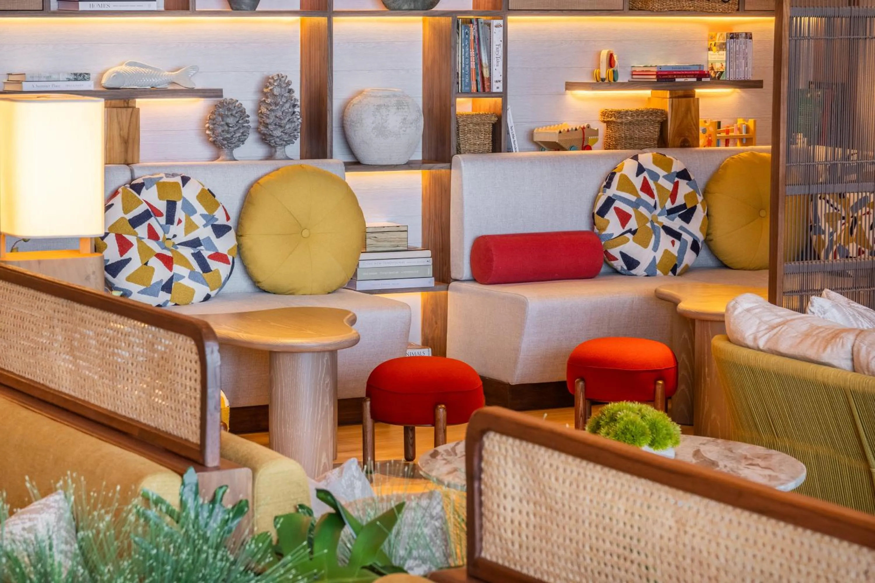 Lounge or bar in Dusit Thani Maldives - Mudhdhoo Island, Baa Atoll