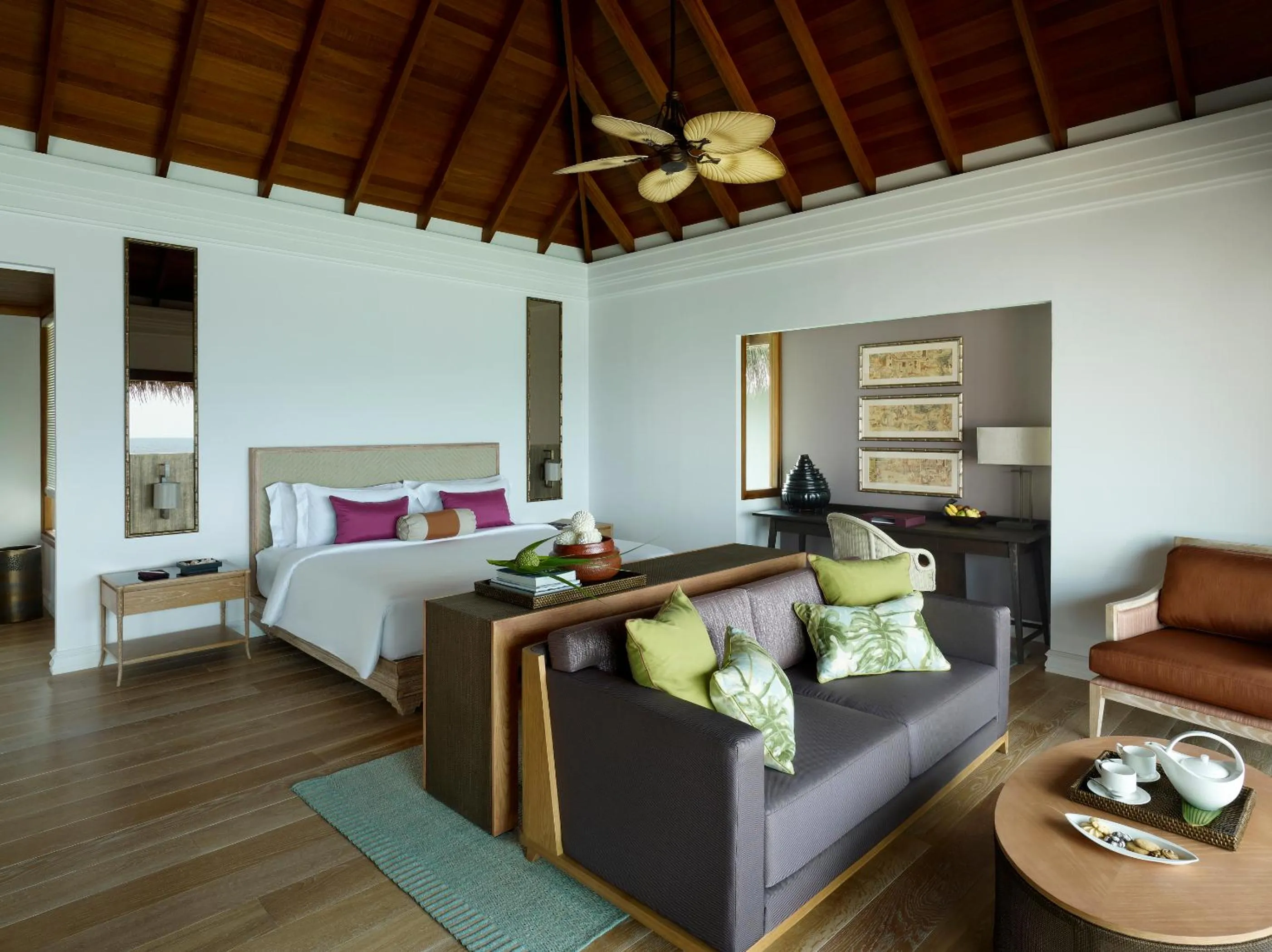 Photo of the whole room, Bed in Dusit Thani Maldives - Mudhdhoo Island, Baa Atoll