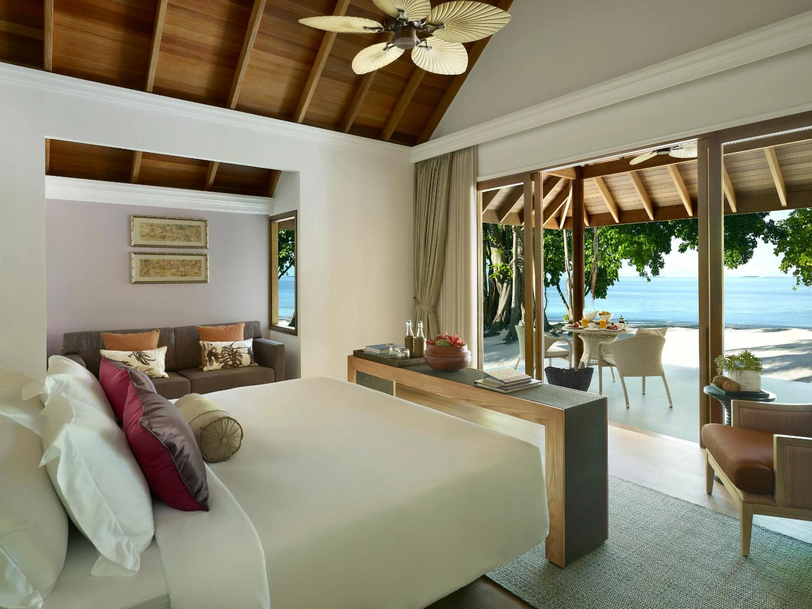 Bedroom, Bed in Dusit Thani Maldives - Mudhdhoo Island, Baa Atoll