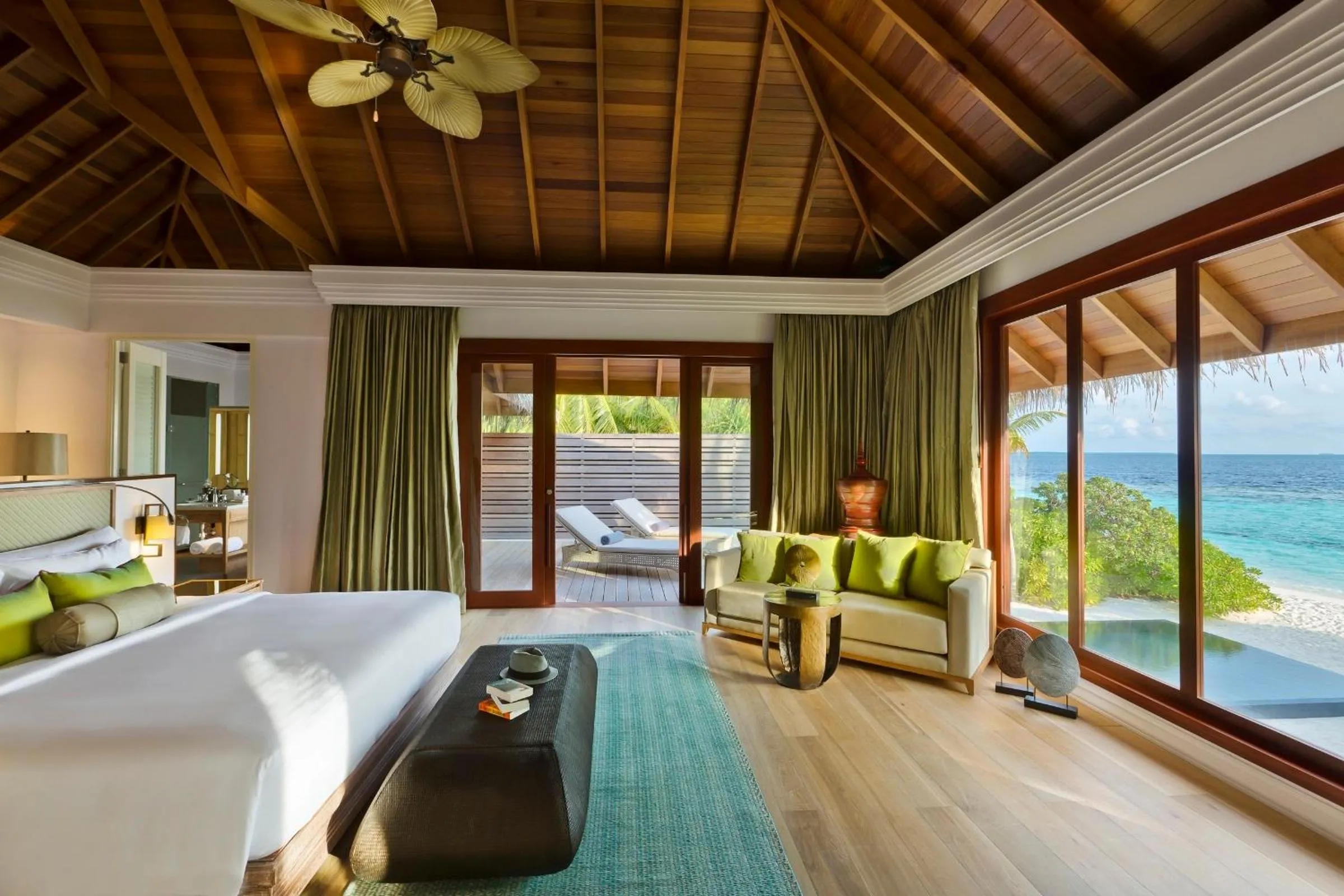 Photo of the whole room, Bed in Dusit Thani Maldives - Mudhdhoo Island, Baa Atoll