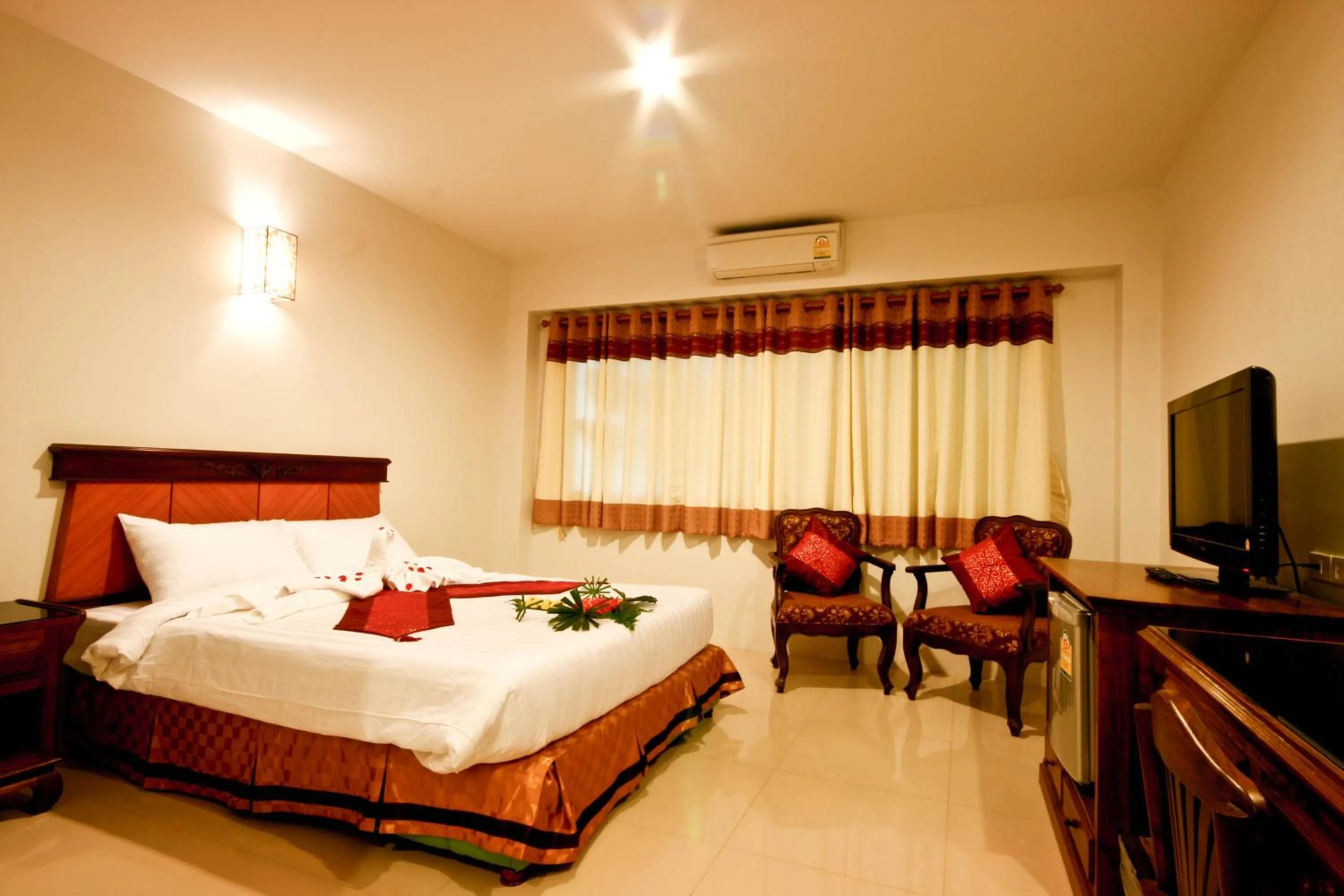 TV and multimedia, Bed in Chiangrai Grand Room Hotel