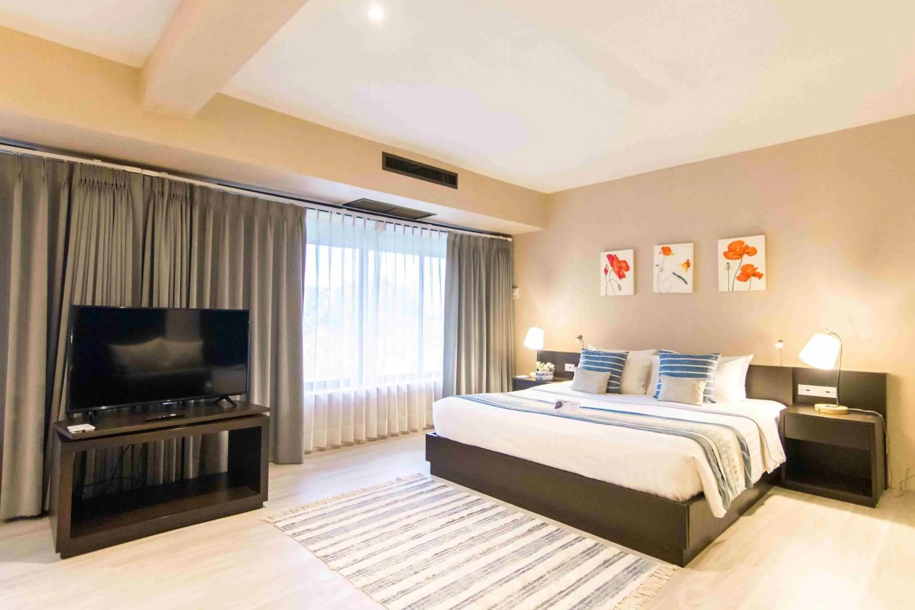 Bed in Tohsang Heritage Ubon Hotel