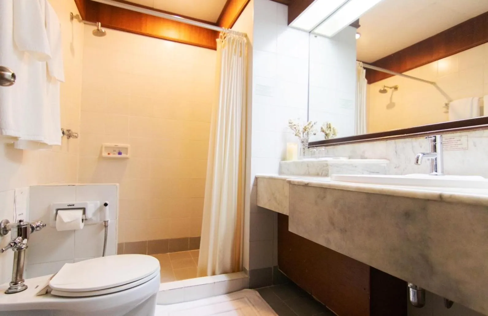 Bathroom in Tohsang Heritage Ubon Hotel