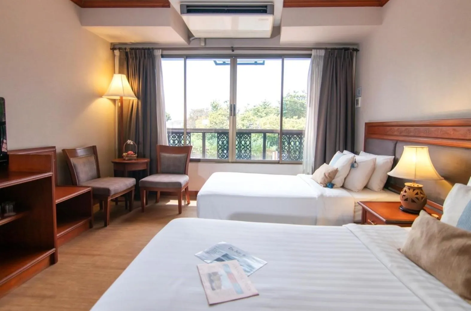 Guests, Bed in Tohsang Heritage Ubon Hotel