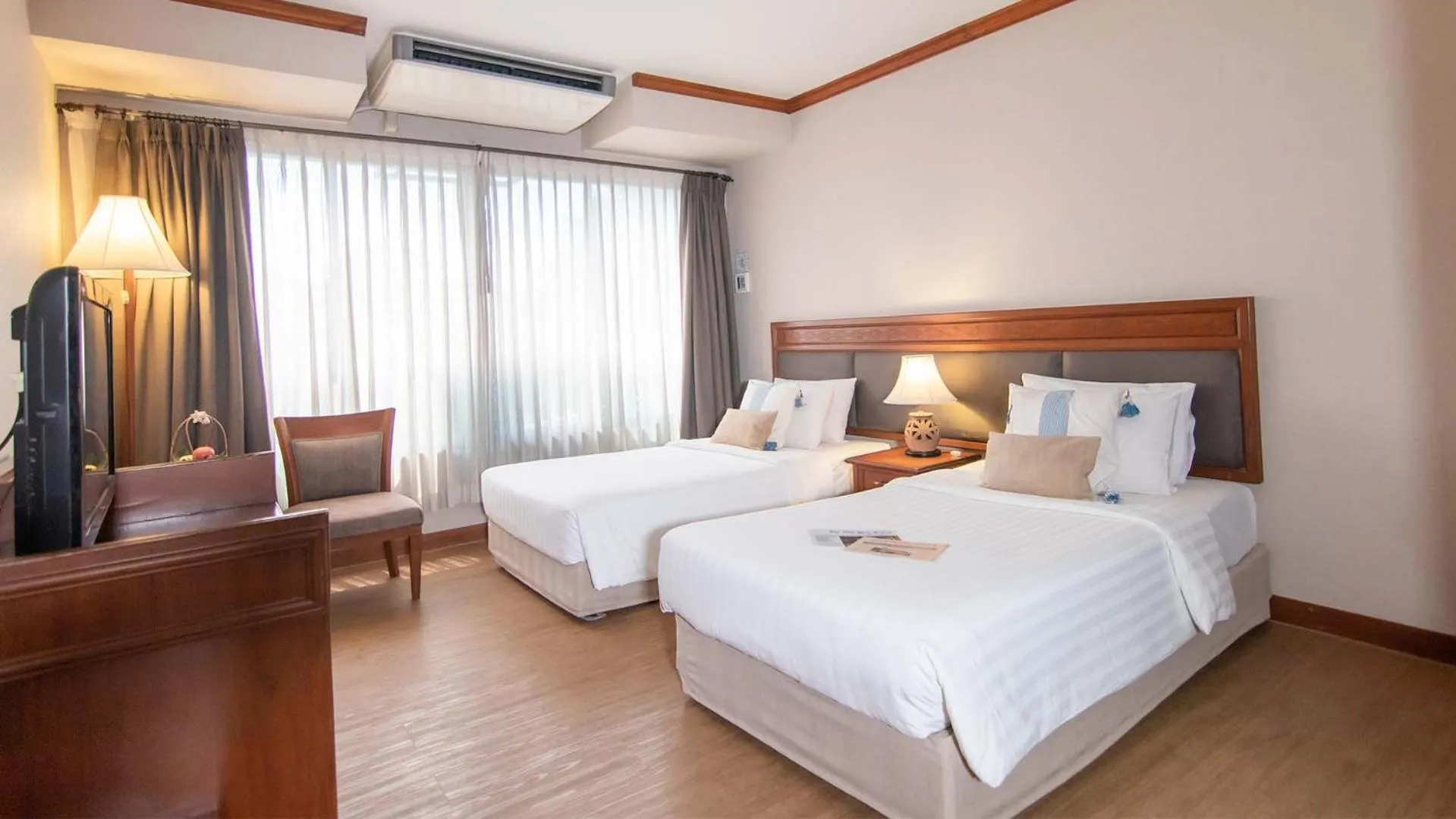 Bedroom, Bed in Tohsang Heritage Ubon Hotel