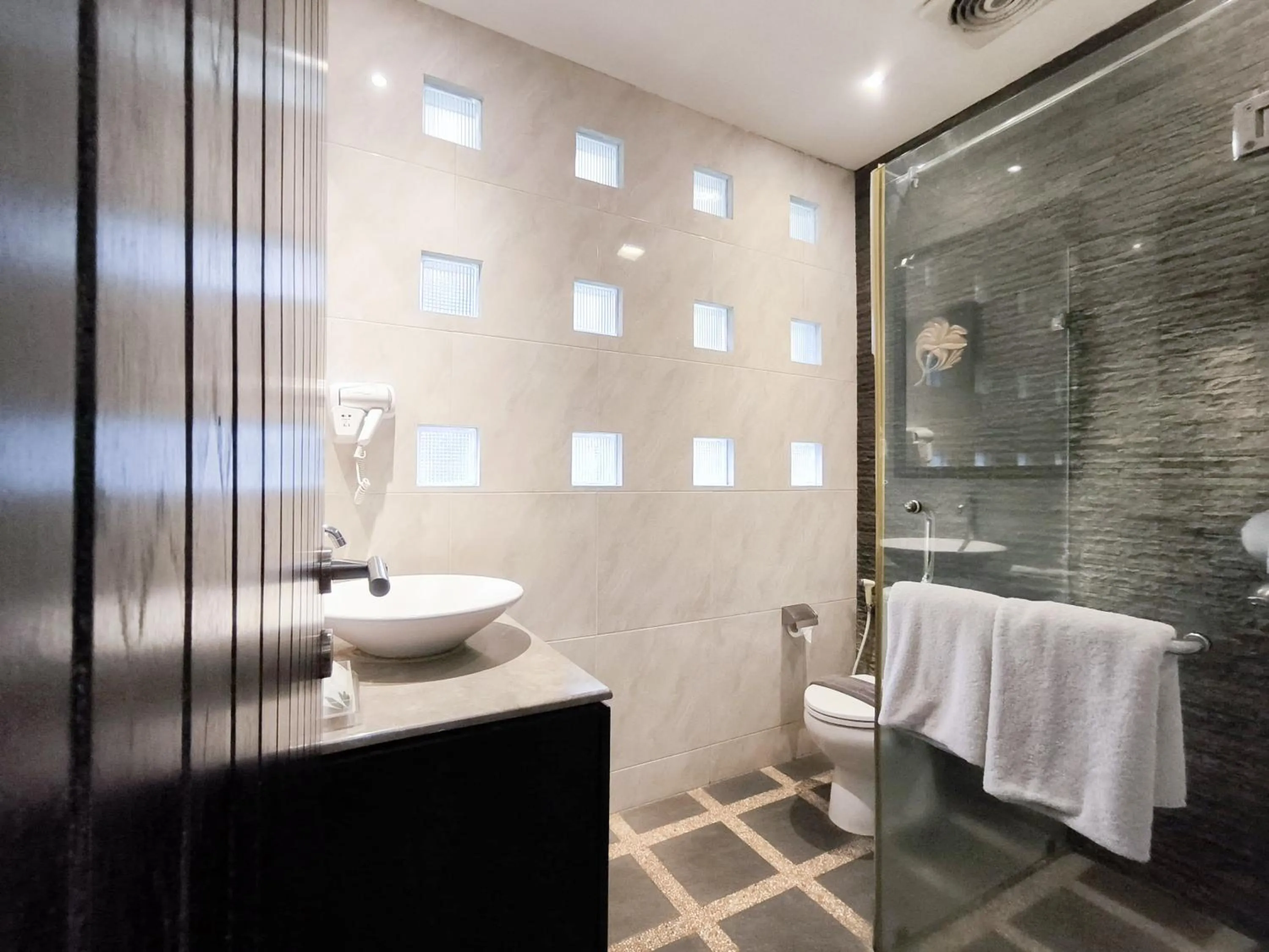 Shower in Puteri Gunung Hotel