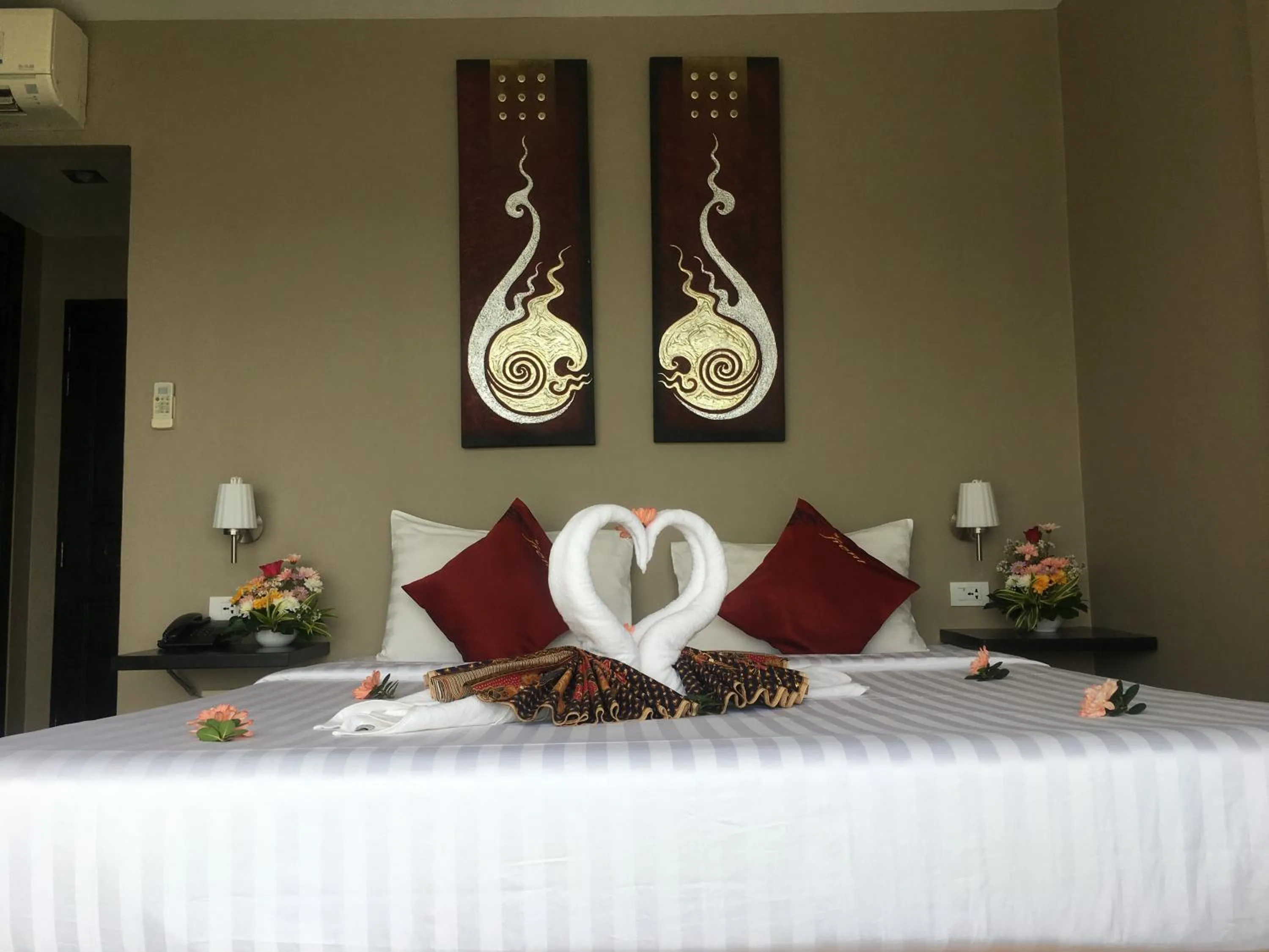 Bed in The Front Hotel and Apartments