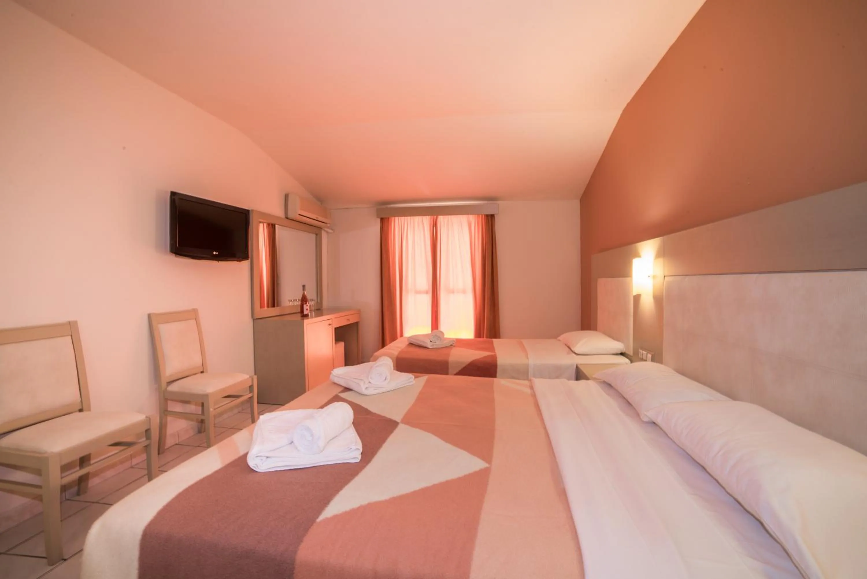 TV and multimedia, Bed in Porto Koukla Beach