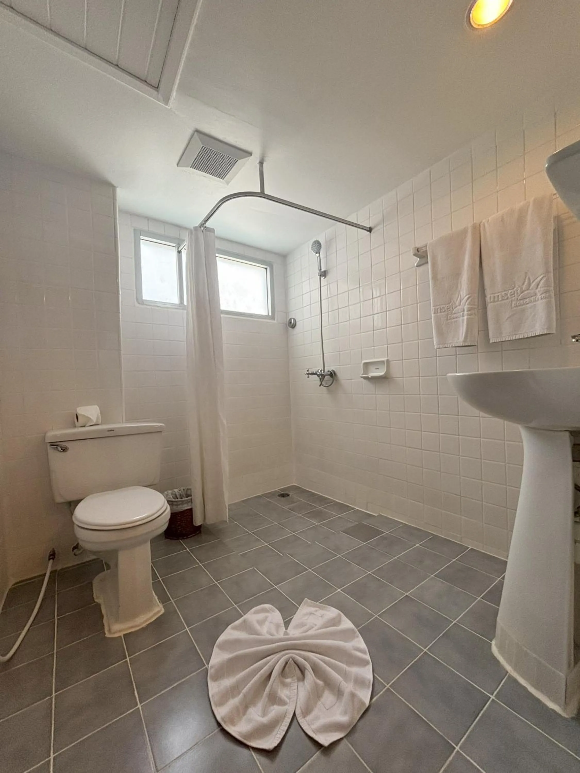 Bathroom in Sunset Mansion