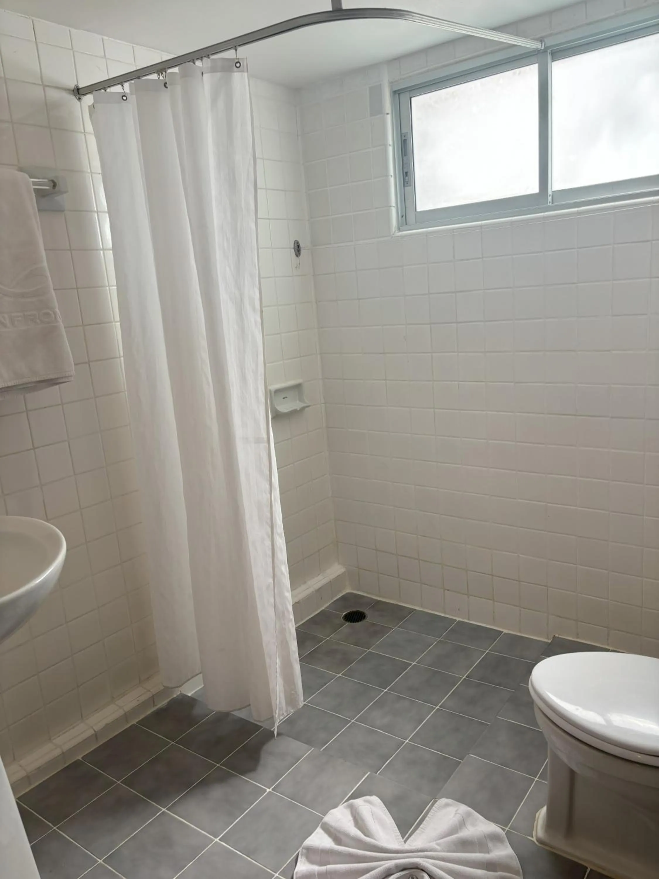 Bathroom in Sunset Mansion