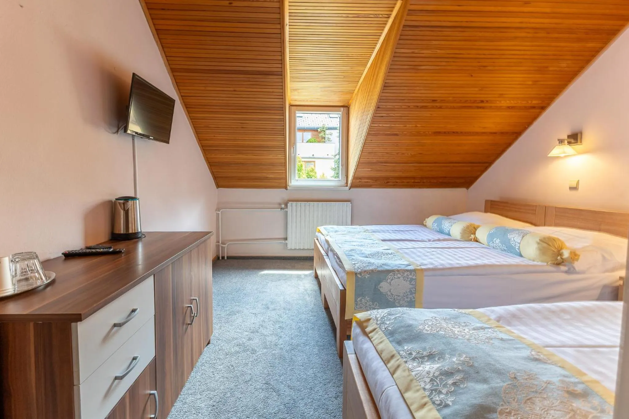 TV and multimedia, Bed in Hotel Wilhelm