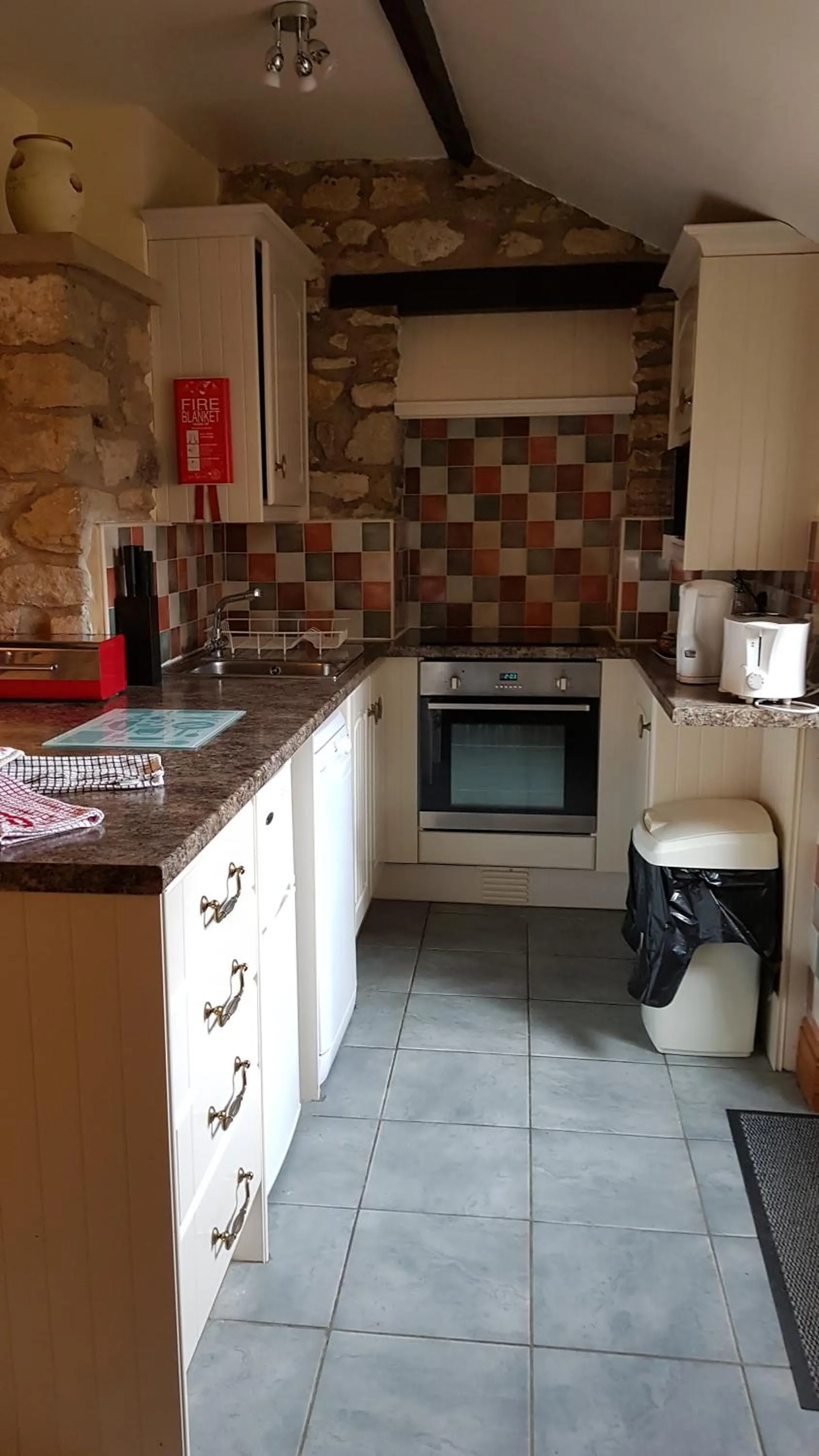 Kitchen or kitchenette in Sands Farm Cottages