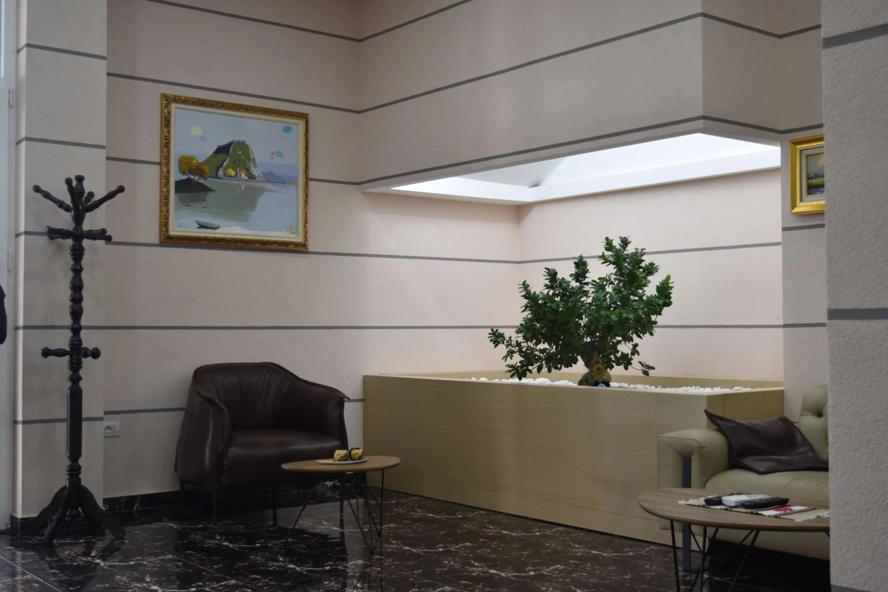 Lobby or reception in Hotel LISS 2