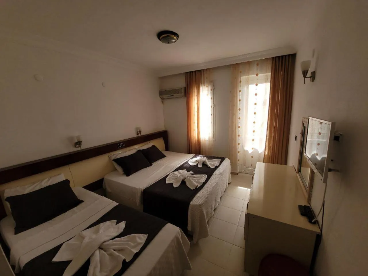 Bed in California Apart Otel