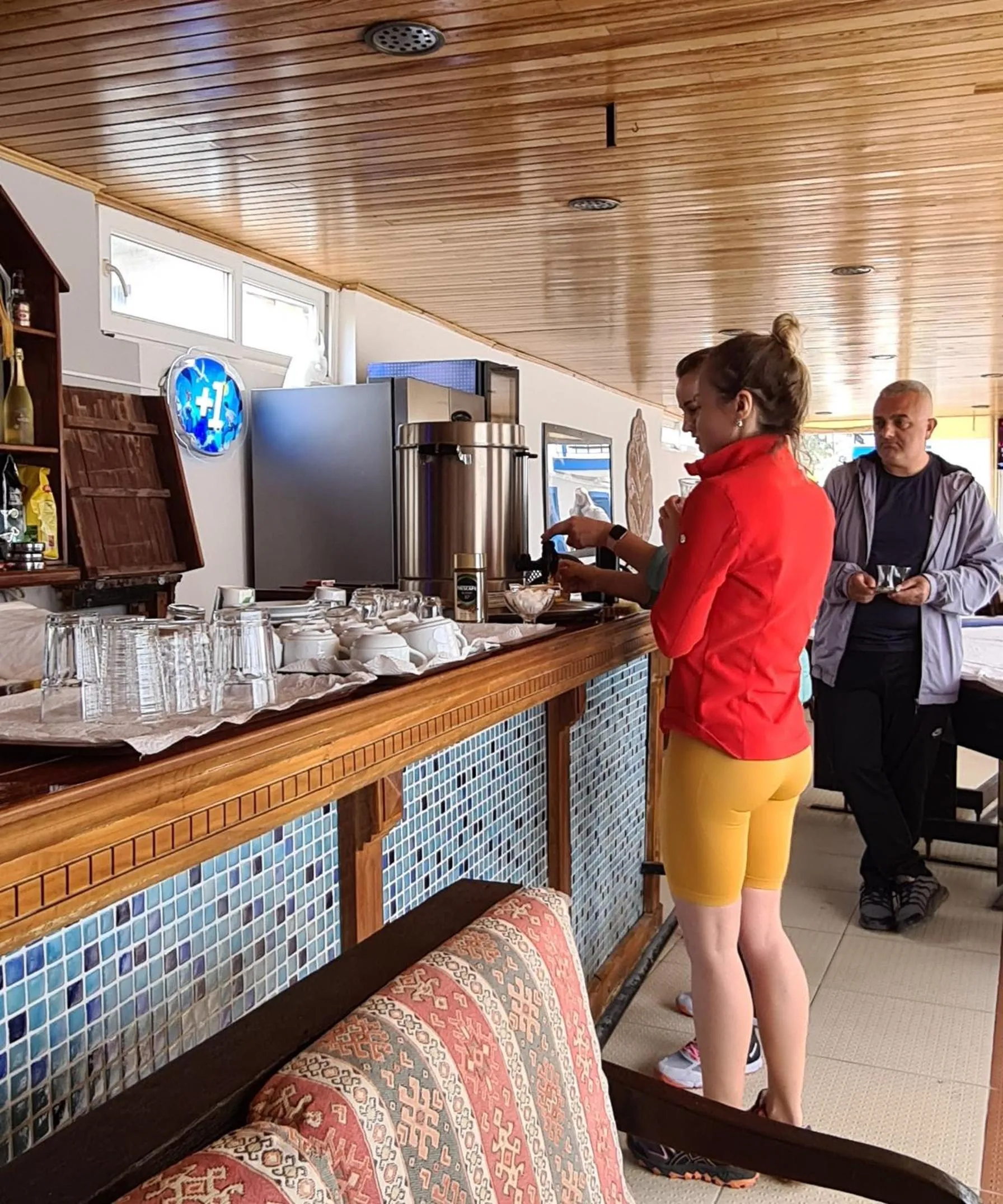 Restaurant/places to eat in California Apart Otel