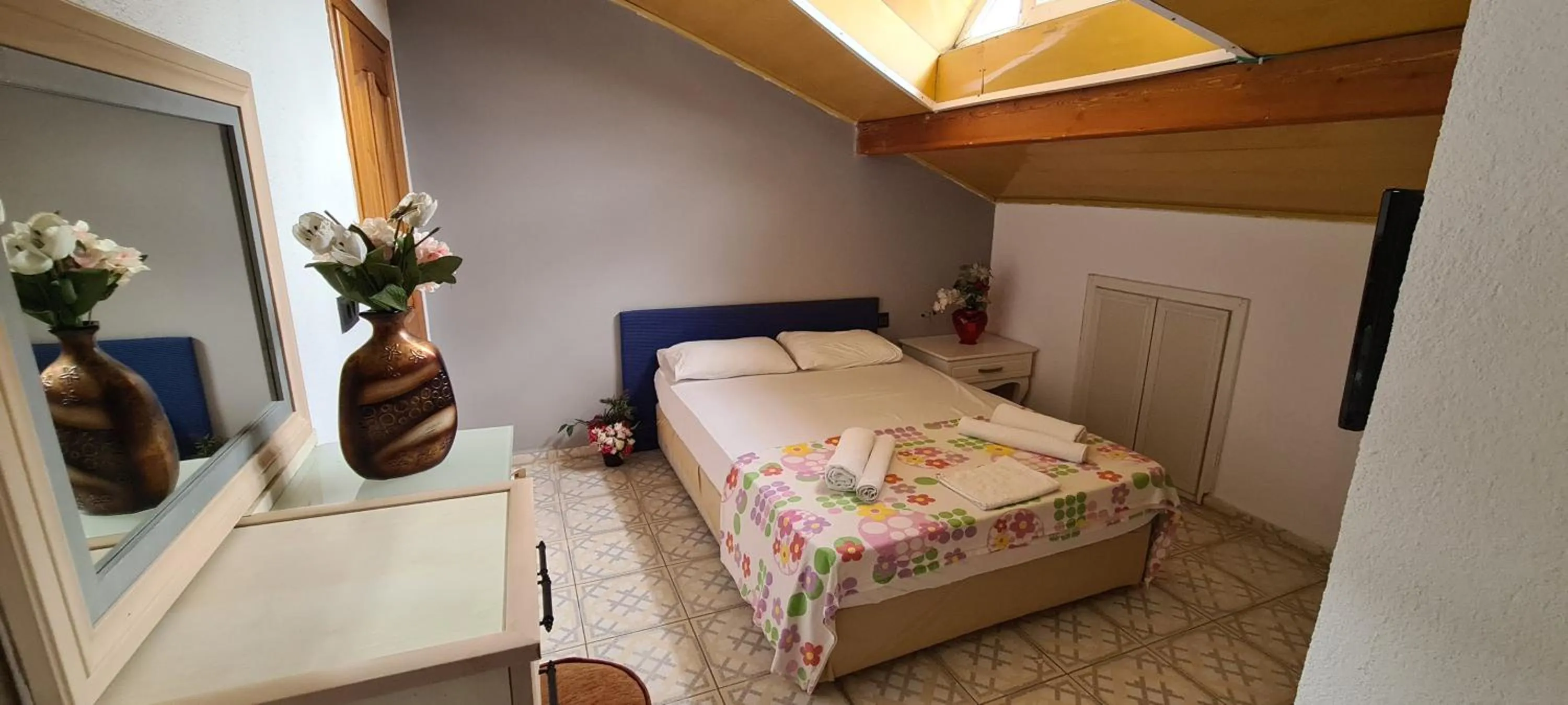 Bed in California Apart Otel