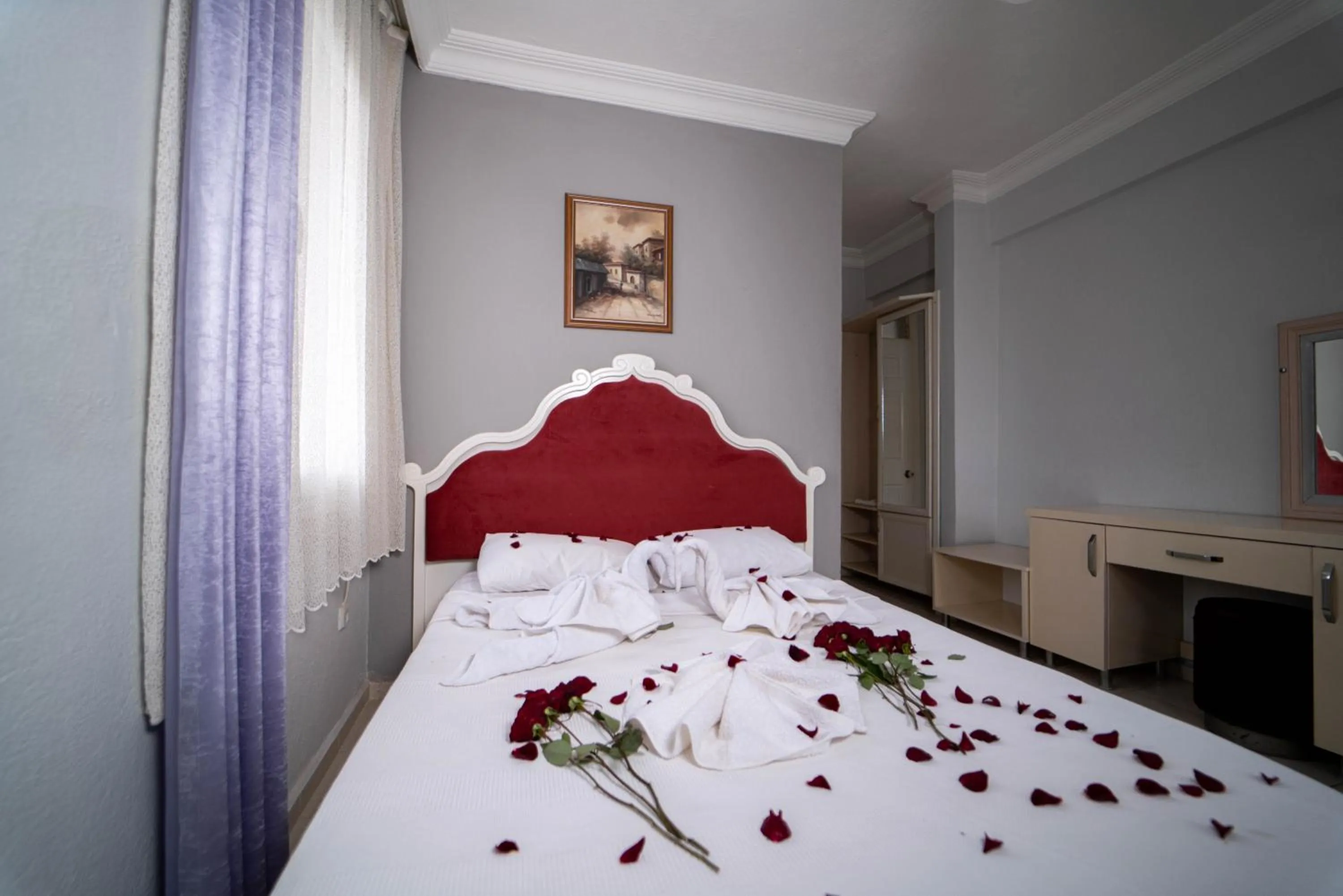 Photo of the whole room, Bed in California Apart Otel