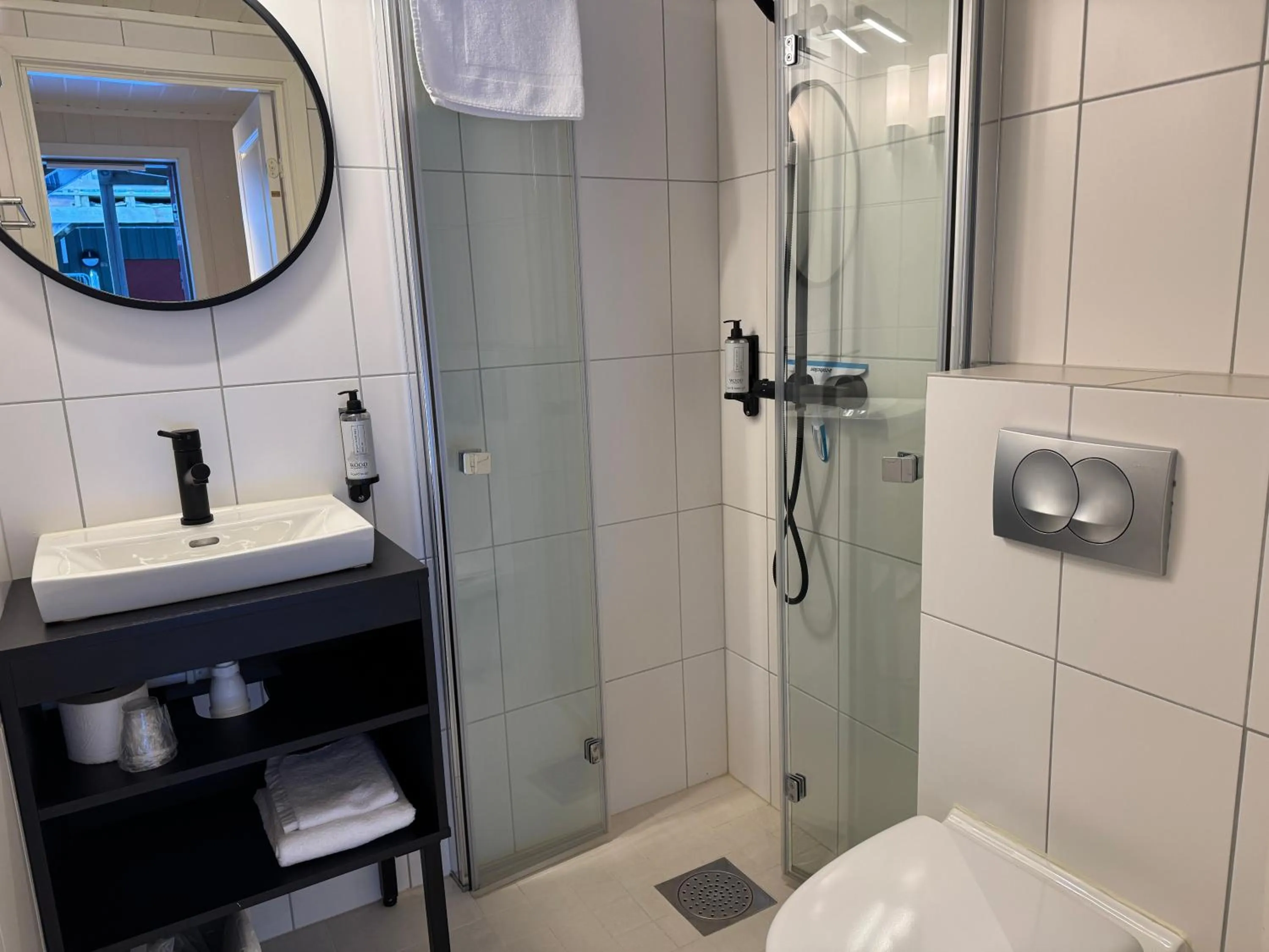 Bathroom in Grønnbuene Rorbu Hotel