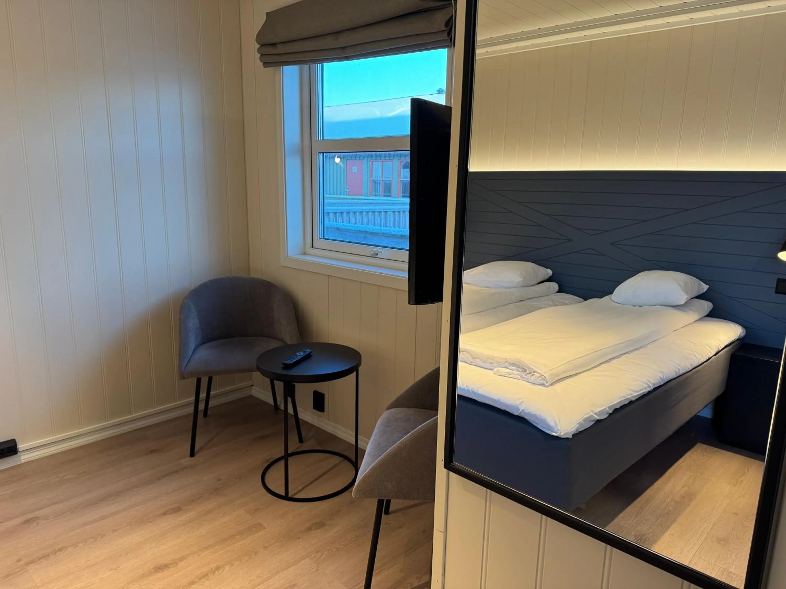 Photo of the whole room, Bed in Grønnbuene Rorbu Hotel