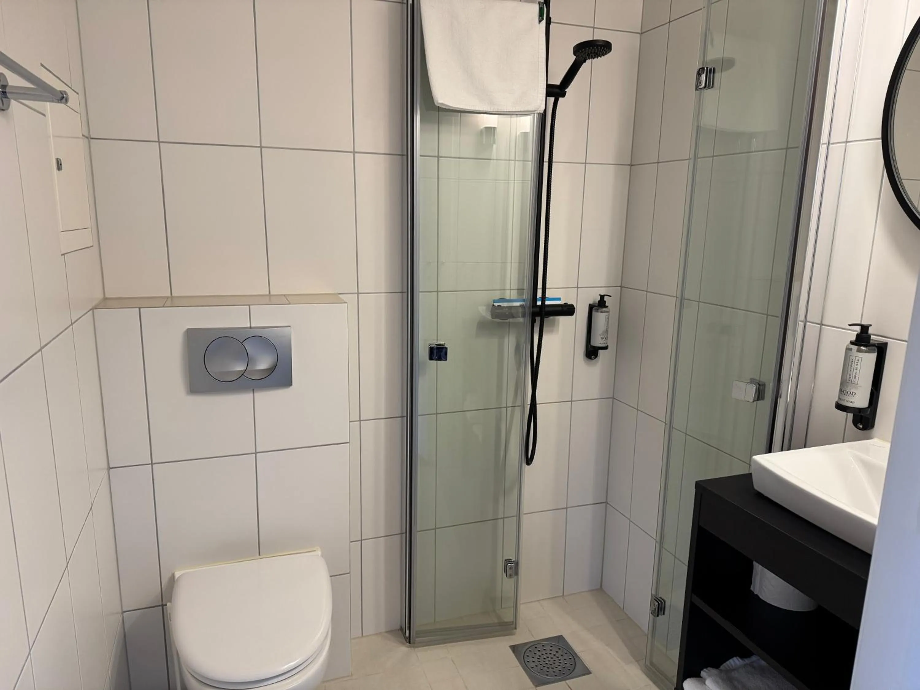 Bathroom in Grønnbuene Rorbu Hotel