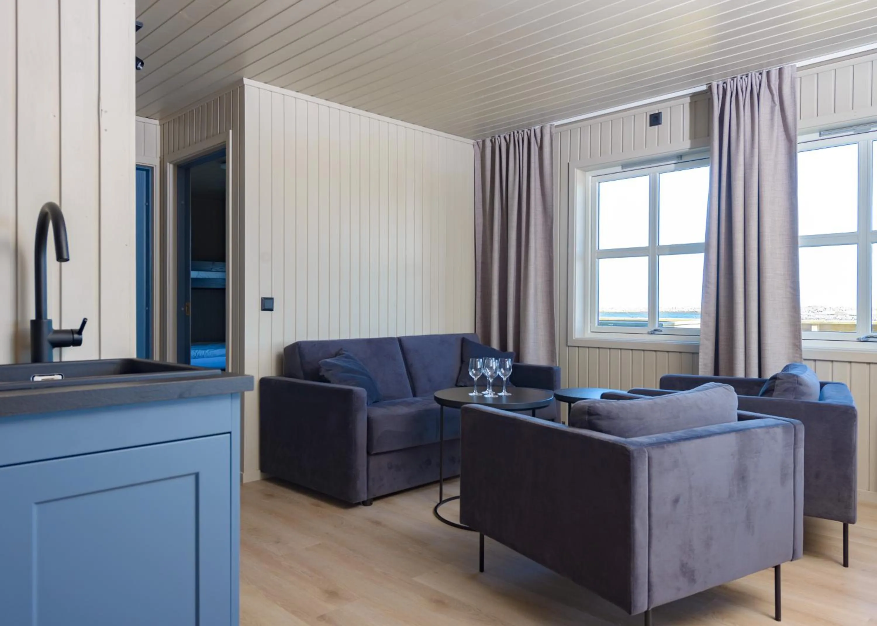 Seating area in Grønnbuene Rorbu Hotel