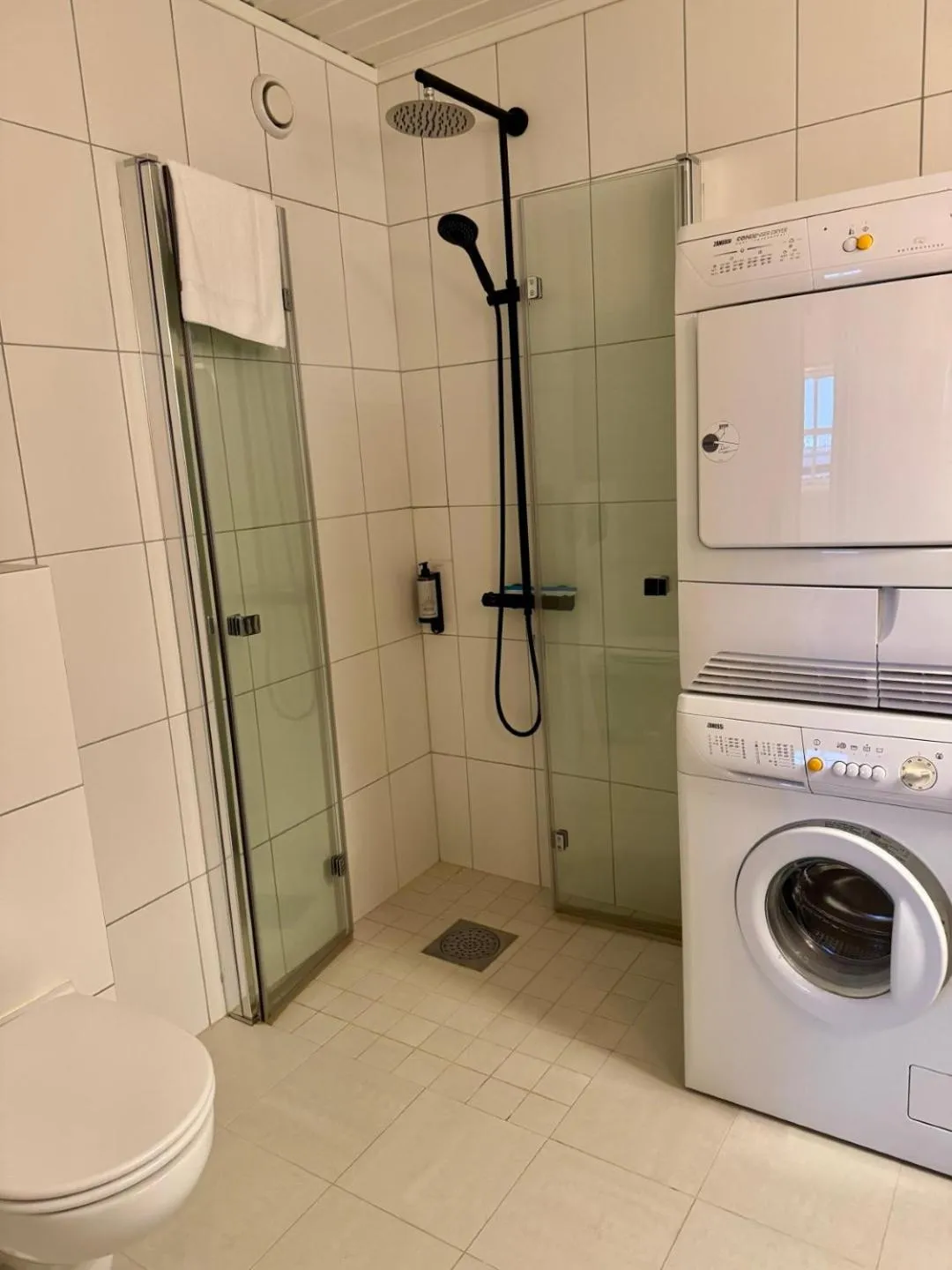 Bathroom in Grønnbuene Rorbu Hotel