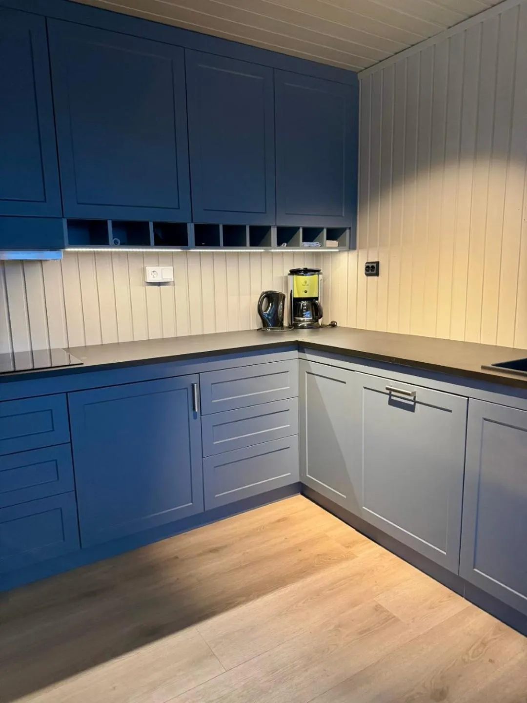 kitchen in Grønnbuene Rorbu Hotel